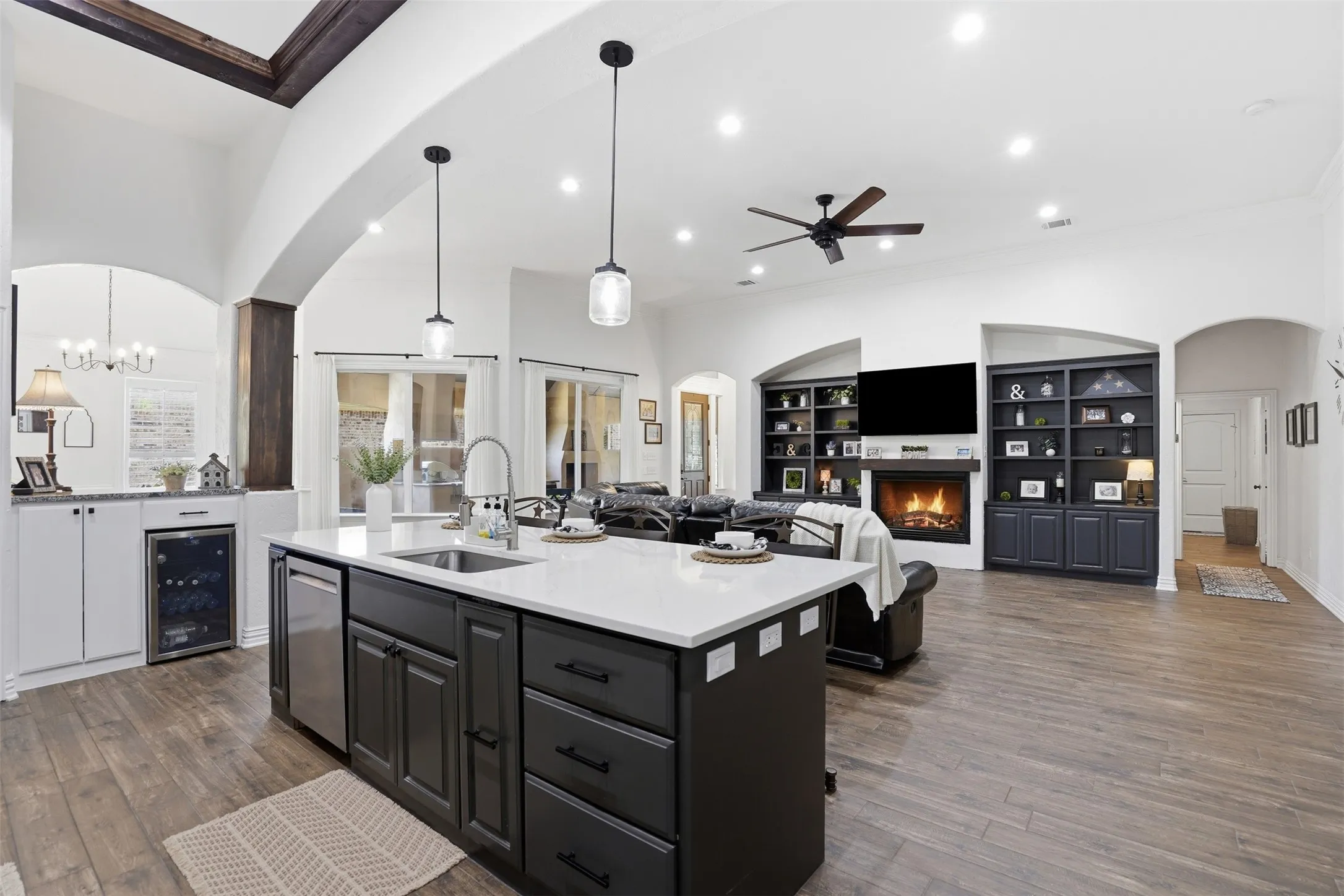 Single Family Residence For Sale in Tarrant County , 9012 Reata West Drive, Benbrook, Texas 76126, 3 Bedroom, 3 Bathroom, 2 Garage spaces, 2,611 Sqft, built in 2007, Preowned, mls#21227862, Real Estate Agent in Benbrook, Homes For Sale in Tarrant county, Homes For Sale in Benbrook, Realtor in Benbrook Texas, Real Estate Brokerage Independent Realty Texas, Luminita Cordes Realtor