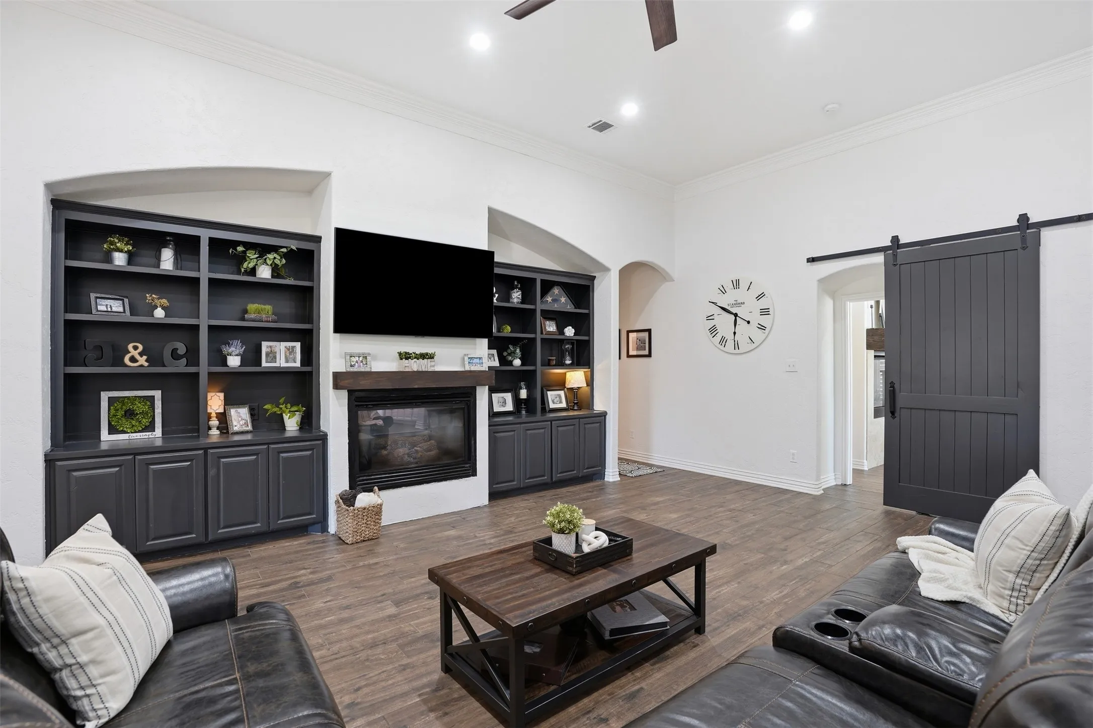 Single Family Residence For Sale in Tarrant County , 9012 Reata West Drive, Benbrook, Texas 76126, 3 Bedroom, 3 Bathroom, 2 Garage spaces, 2,611 Sqft, built in 2007, Preowned, mls#21227862, Real Estate Agent in Benbrook, Homes For Sale in Tarrant county, Homes For Sale in Benbrook, Realtor in Benbrook Texas, Real Estate Brokerage Independent Realty Texas, Luminita Cordes Realtor