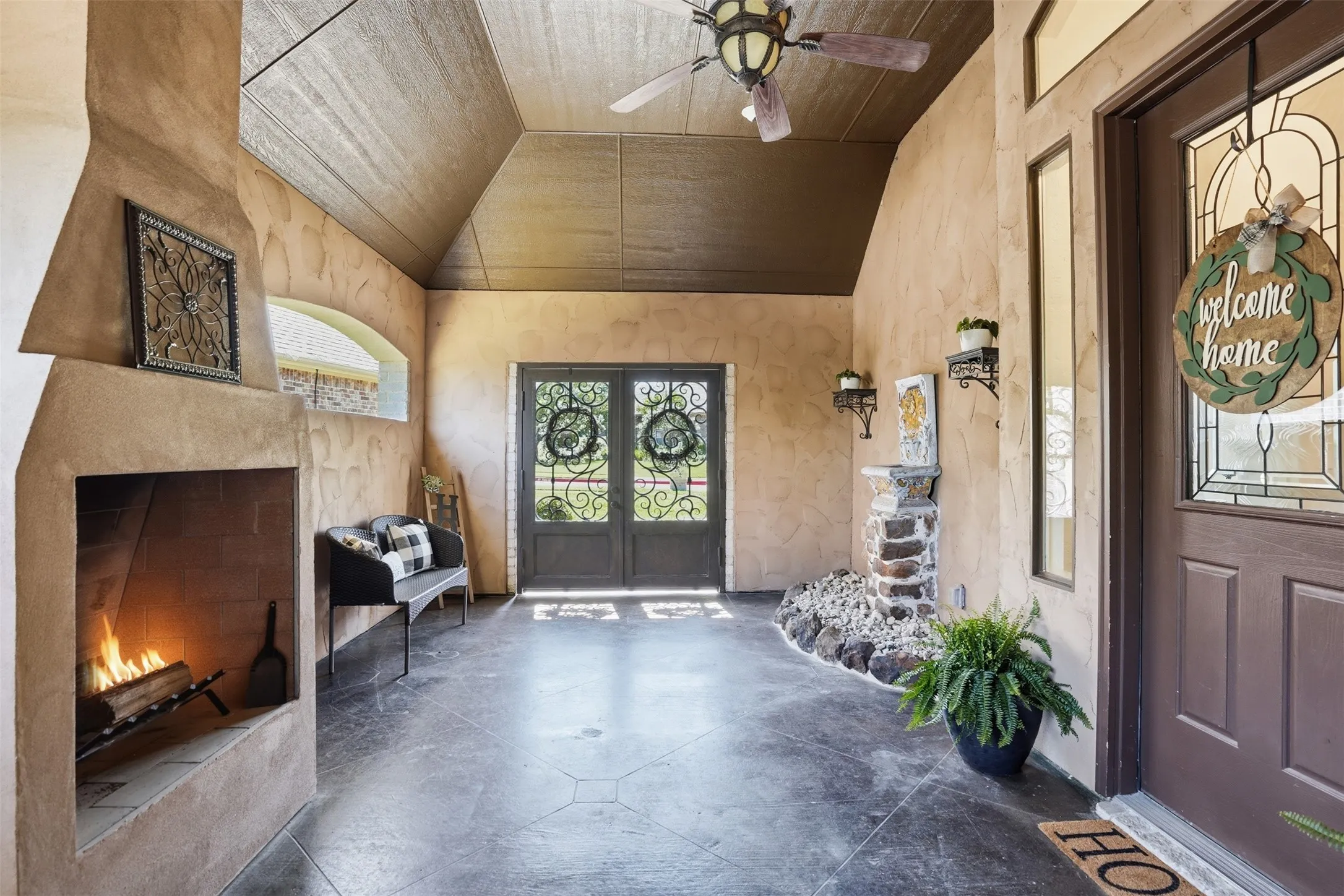 Single Family Residence For Sale in Tarrant County , 9012 Reata West Drive, Benbrook, Texas 76126, 3 Bedroom, 3 Bathroom, 2 Garage spaces, 2,611 Sqft, built in 2007, Preowned, mls#21227862, Real Estate Agent in Benbrook, Homes For Sale in Tarrant county, Homes For Sale in Benbrook, Realtor in Benbrook Texas, Real Estate Brokerage Independent Realty Texas, Luminita Cordes Realtor