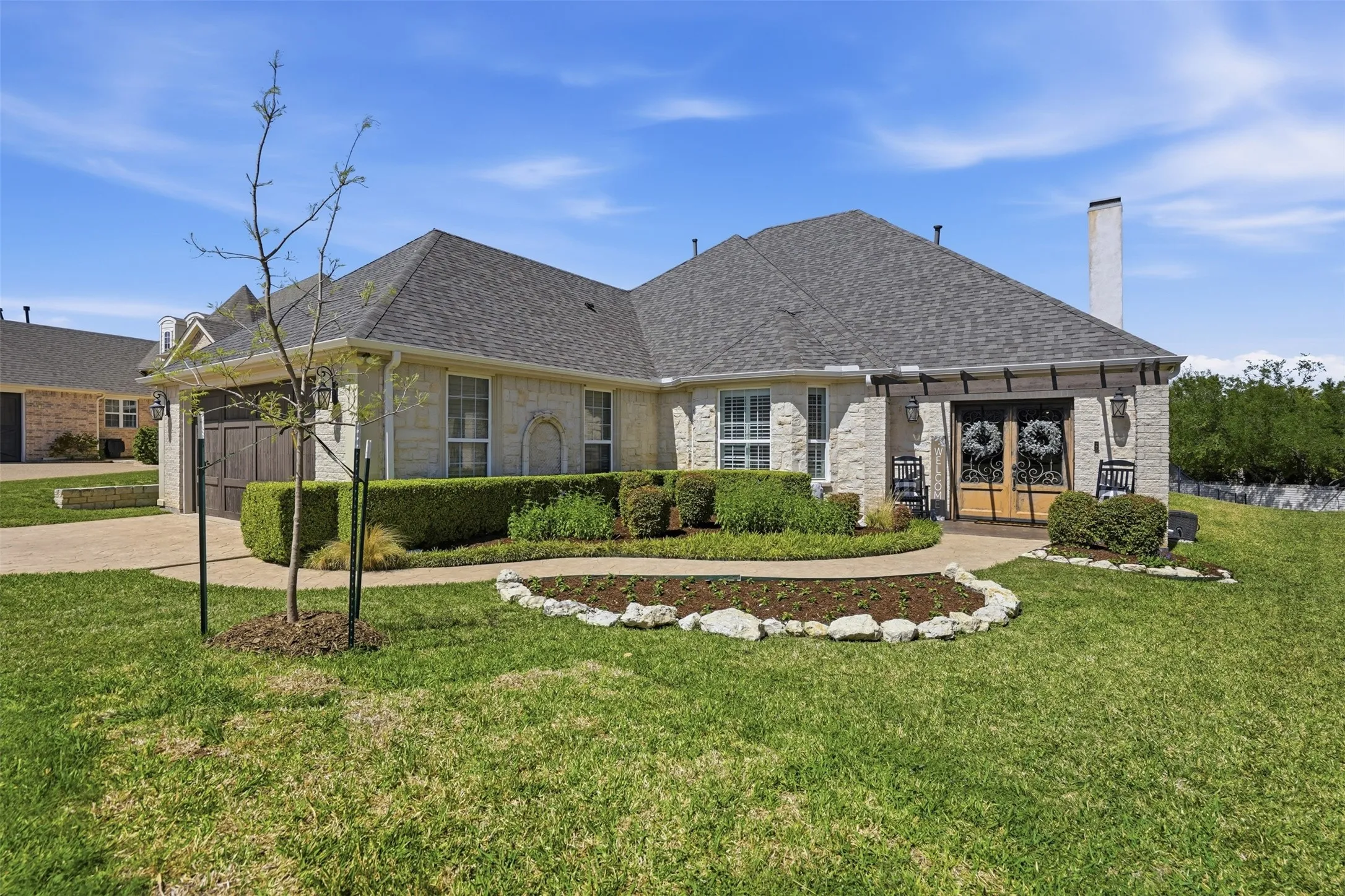 Single Family Residence For Sale in Tarrant County , 9012 Reata West Drive, Benbrook, Texas 76126, 3 Bedroom, 3 Bathroom, 2 Garage spaces, 2,611 Sqft, built in 2007, Preowned, mls#21227862, Real Estate Agent in Benbrook, Homes For Sale in Tarrant county, Homes For Sale in Benbrook, Realtor in Benbrook Texas, Real Estate Brokerage Independent Realty Texas, Luminita Cordes Realtor