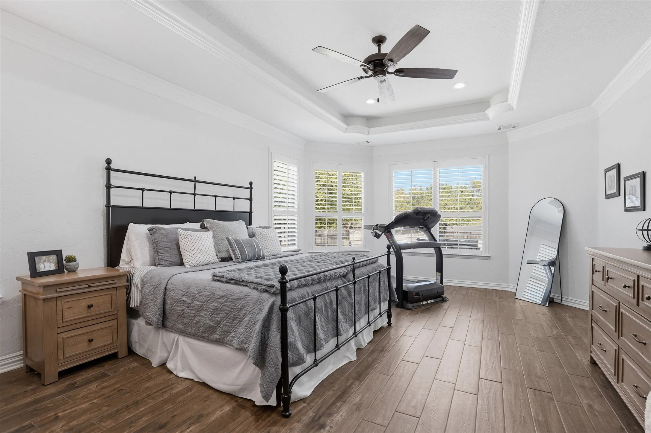 Single Family Residence For Sale in Tarrant County , 9012 Reata West Drive, Benbrook, Texas 76126, 3 Bedroom, 3 Bathroom, 2 Garage spaces, 2,611 Sqft, built in 2007, Preowned, mls#21227862, Real Estate Agent in Benbrook, Homes For Sale in Tarrant county, Homes For Sale in Benbrook, Realtor in Benbrook Texas, Real Estate Brokerage Independent Realty Texas, Luminita Cordes Realtor