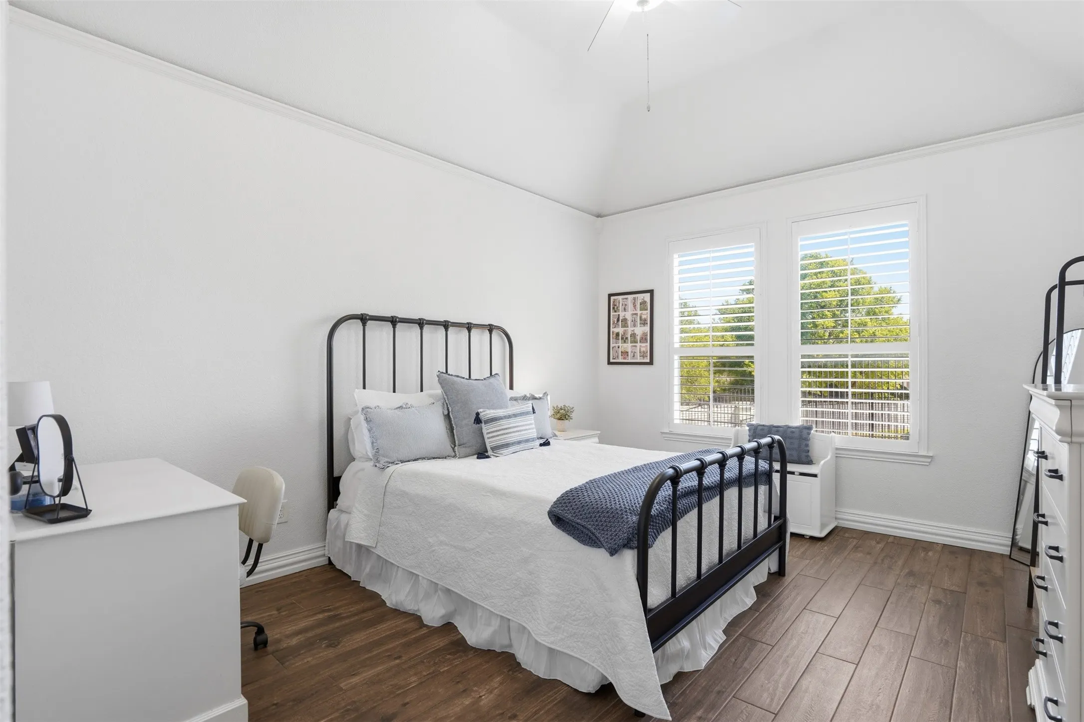 Single Family Residence For Sale in Tarrant County , 9012 Reata West Drive, Benbrook, Texas 76126, 3 Bedroom, 3 Bathroom, 2 Garage spaces, 2,611 Sqft, built in 2007, Preowned, mls#21227862, Real Estate Agent in Benbrook, Homes For Sale in Tarrant county, Homes For Sale in Benbrook, Realtor in Benbrook Texas, Real Estate Brokerage Independent Realty Texas, Luminita Cordes Realtor