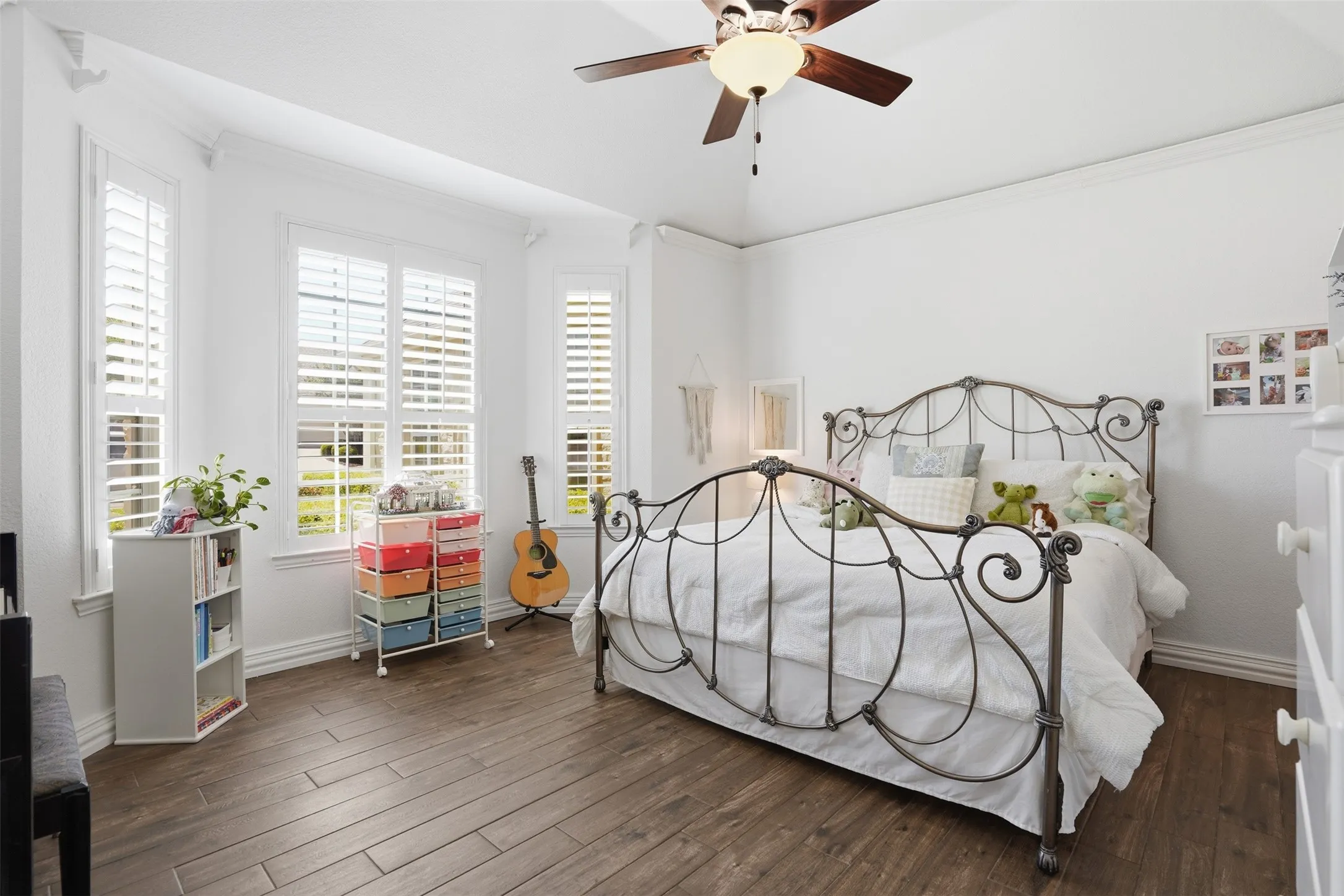 Single Family Residence For Sale in Tarrant County , 9012 Reata West Drive, Benbrook, Texas 76126, 3 Bedroom, 3 Bathroom, 2 Garage spaces, 2,611 Sqft, built in 2007, Preowned, mls#21227862, Real Estate Agent in Benbrook, Homes For Sale in Tarrant county, Homes For Sale in Benbrook, Realtor in Benbrook Texas, Real Estate Brokerage Independent Realty Texas, Luminita Cordes Realtor