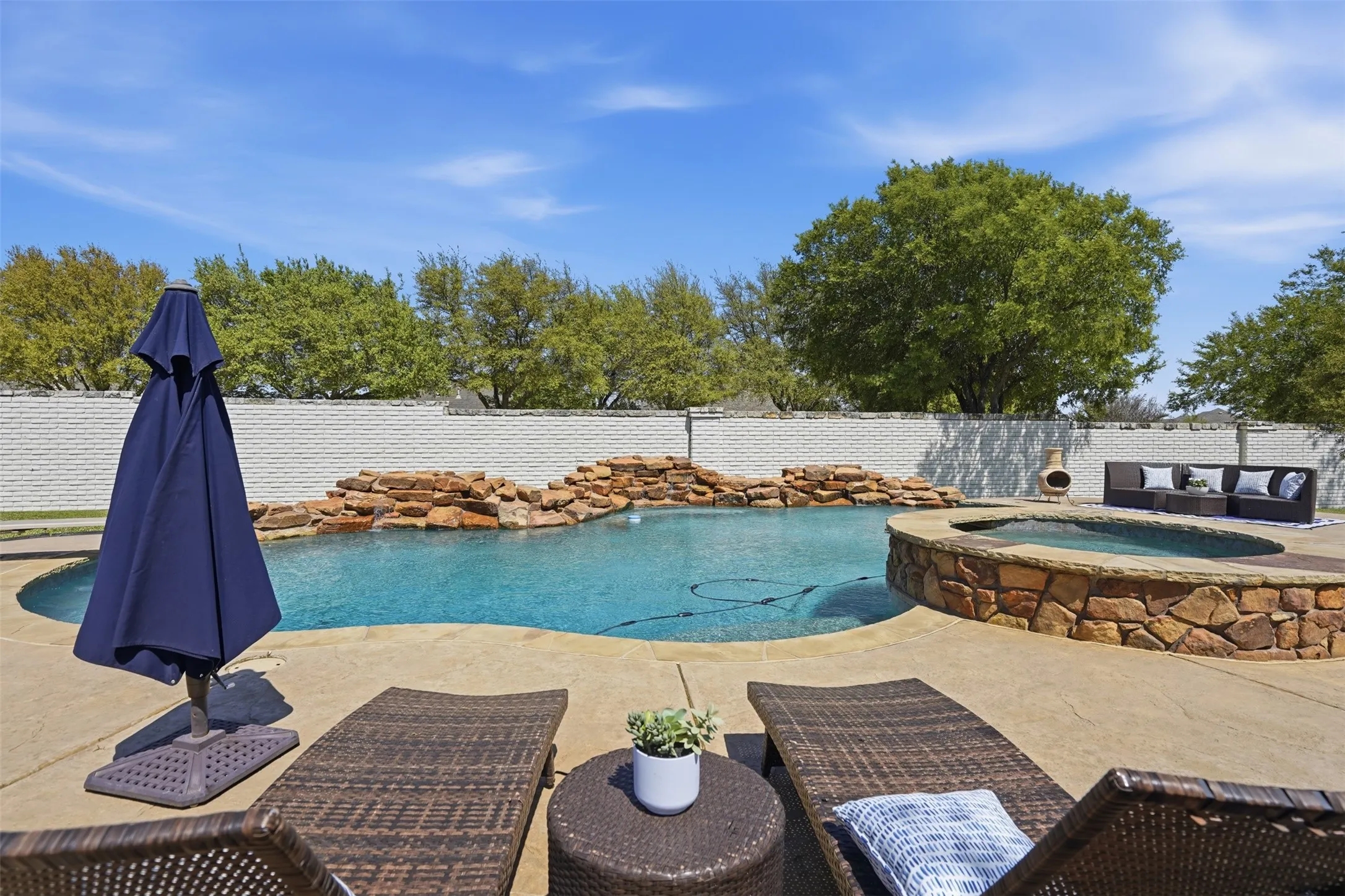 Single Family Residence For Sale in Tarrant County , 9012 Reata West Drive, Benbrook, Texas 76126, 3 Bedroom, 3 Bathroom, 2 Garage spaces, 2,611 Sqft, built in 2007, Preowned, mls#21227862, Real Estate Agent in Benbrook, Homes For Sale in Tarrant county, Homes For Sale in Benbrook, Realtor in Benbrook Texas, Real Estate Brokerage Independent Realty Texas, Luminita Cordes Realtor