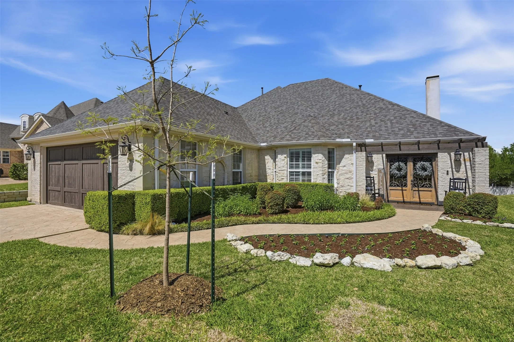 Single Family Residence For Sale in Tarrant County , 9012 Reata West Drive, Benbrook, Texas 76126, 3 Bedroom, 3 Bathroom, 2 Garage spaces, 2,611 Sqft, built in 2007, Preowned, mls#21227862, Real Estate Agent in Benbrook, Homes For Sale in Tarrant county, Homes For Sale in Benbrook, Realtor in Benbrook Texas, Real Estate Brokerage Independent Realty Texas, Luminita Cordes Realtor