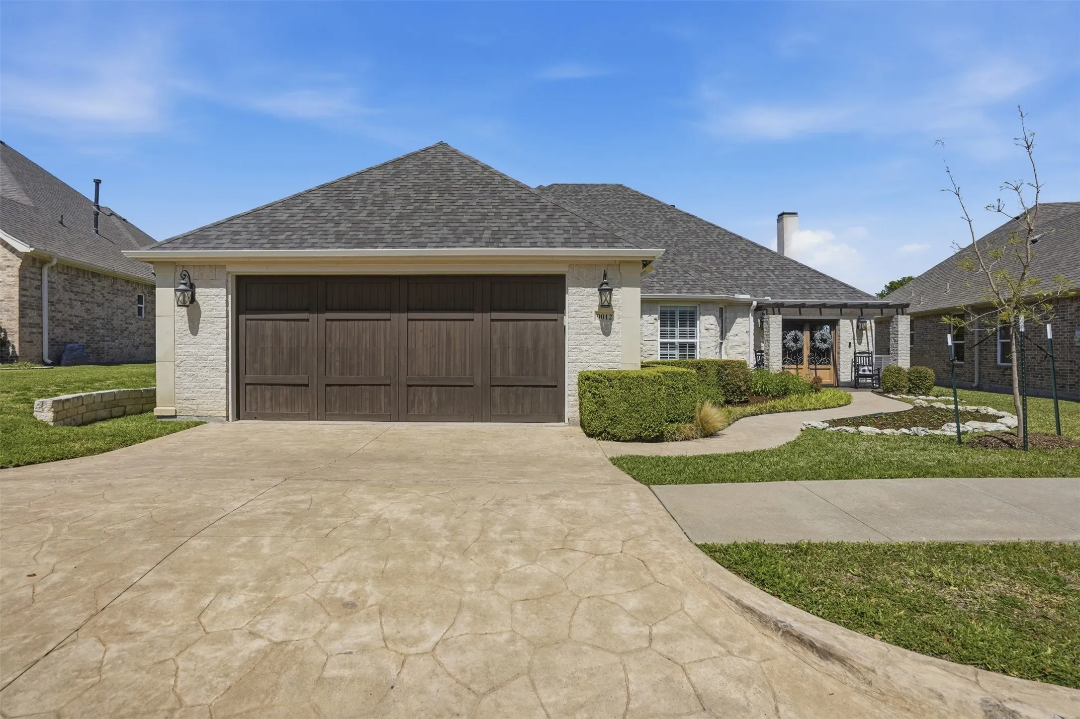 Single Family Residence For Sale in Tarrant County , 9012 Reata West Drive, Benbrook, Texas 76126, 3 Bedroom, 3 Bathroom, 2 Garage spaces, 2,611 Sqft, built in 2007, Preowned, mls#21227862, Real Estate Agent in Benbrook, Homes For Sale in Tarrant county, Homes For Sale in Benbrook, Realtor in Benbrook Texas, Real Estate Brokerage Independent Realty Texas, Luminita Cordes Realtor