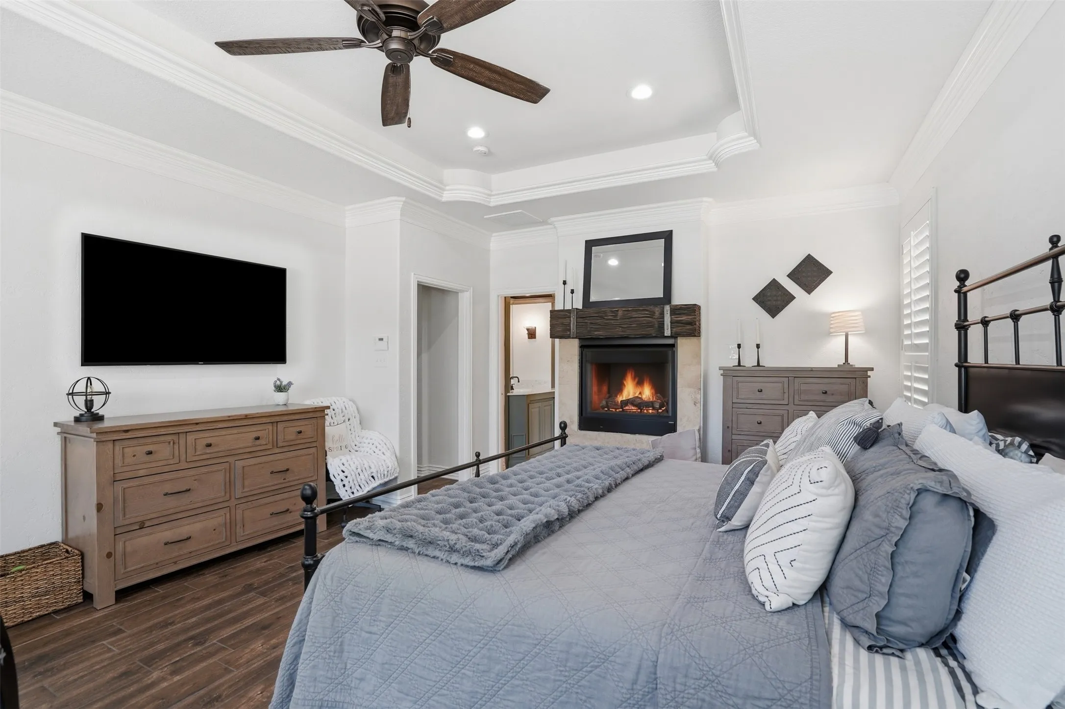 Single Family Residence For Sale in Tarrant County , 9012 Reata West Drive, Benbrook, Texas 76126, 3 Bedroom, 3 Bathroom, 2 Garage spaces, 2,611 Sqft, built in 2007, Preowned, mls#21227862, Real Estate Agent in Benbrook, Homes For Sale in Tarrant county, Homes For Sale in Benbrook, Realtor in Benbrook Texas, Real Estate Brokerage Independent Realty Texas, Luminita Cordes Realtor