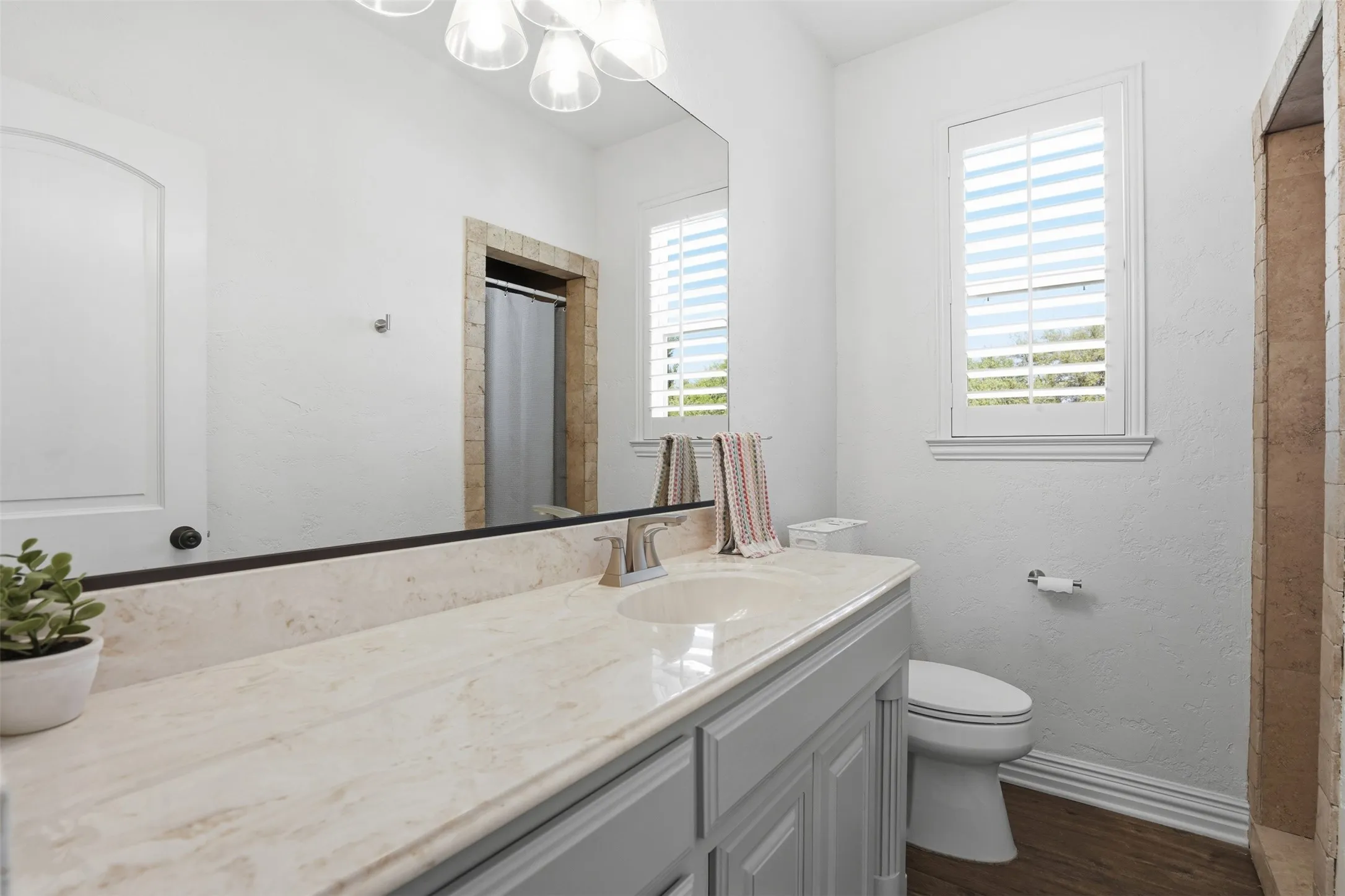 Single Family Residence For Sale in Tarrant County , 9012 Reata West Drive, Benbrook, Texas 76126, 3 Bedroom, 3 Bathroom, 2 Garage spaces, 2,611 Sqft, built in 2007, Preowned, mls#21227862, Real Estate Agent in Benbrook, Homes For Sale in Tarrant county, Homes For Sale in Benbrook, Realtor in Benbrook Texas, Real Estate Brokerage Independent Realty Texas, Luminita Cordes Realtor