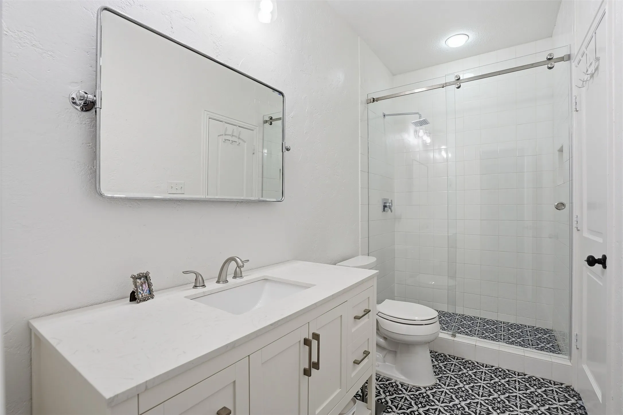 Single Family Residence For Sale in Tarrant County , 9012 Reata West Drive, Benbrook, Texas 76126, 3 Bedroom, 3 Bathroom, 2 Garage spaces, 2,611 Sqft, built in 2007, Preowned, mls#21227862, Real Estate Agent in Benbrook, Homes For Sale in Tarrant county, Homes For Sale in Benbrook, Realtor in Benbrook Texas, Real Estate Brokerage Independent Realty Texas, Luminita Cordes Realtor