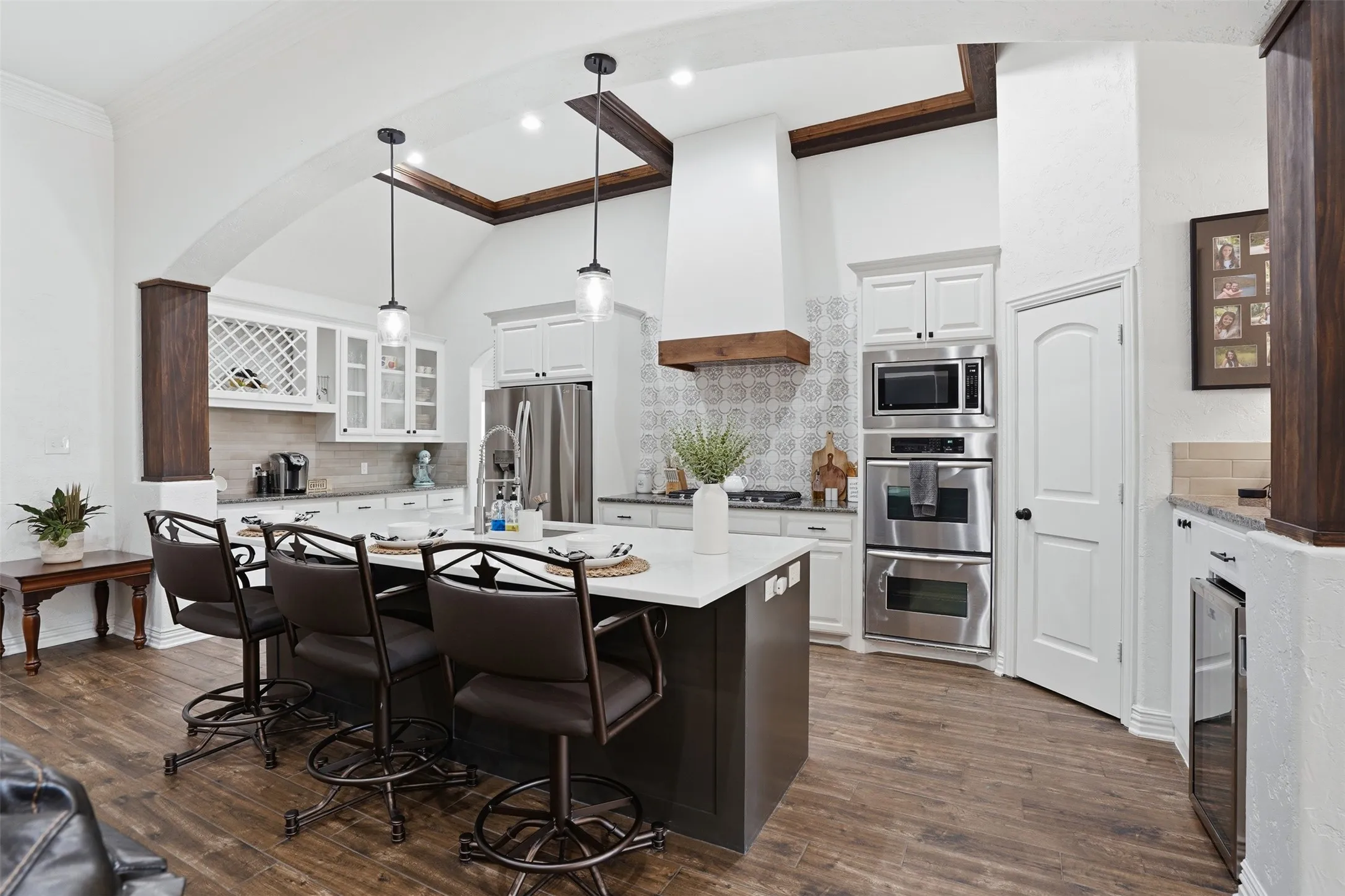 Single Family Residence For Sale in Tarrant County , 9012 Reata West Drive, Benbrook, Texas 76126, 3 Bedroom, 3 Bathroom, 2 Garage spaces, 2,611 Sqft, built in 2007, Preowned, mls#21227862, Real Estate Agent in Benbrook, Homes For Sale in Tarrant county, Homes For Sale in Benbrook, Realtor in Benbrook Texas, Real Estate Brokerage Independent Realty Texas, Luminita Cordes Realtor