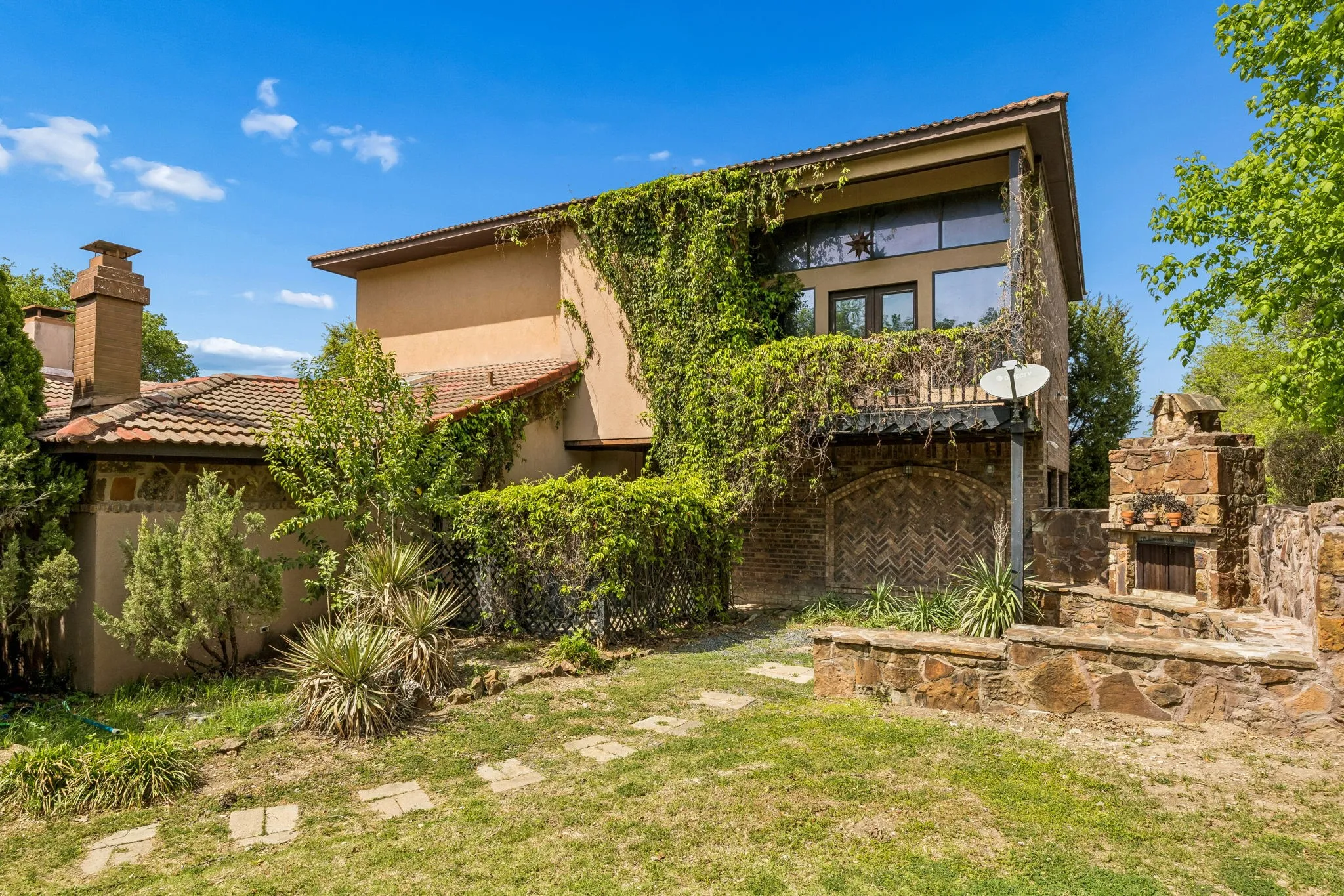 Single Family Residence For Sale in Collin County , 3800 Ranch Estates Drive, Plano, Texas 75074, 3 Bedrooms, 4 Bathrooms, 3 Garage spaces, 5,579 Sqft, built in 2007, Preowned, Price $1,950,000, mls#21226061, Real Estate Agent in Plano, Homes For Sale in Collin county, Homes For Sale in Plano, Realtor in Plano Texas, Real Estate Brokerage Independent Realty Texas, Luminita Cordes Realtor