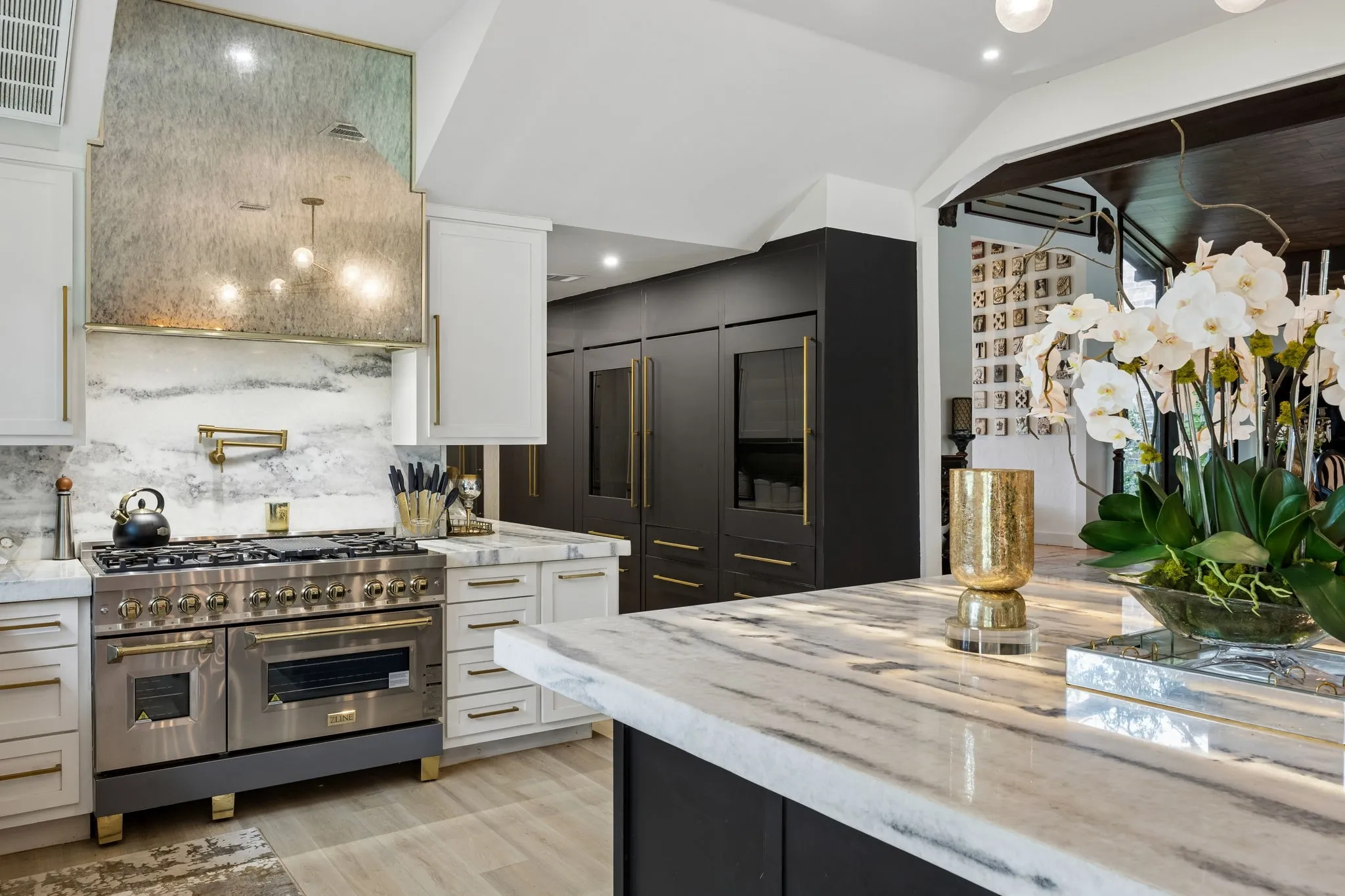 Single Family Residence For Sale in Collin County , 3800 Ranch Estates Drive, Plano, Texas 75074, 3 Bedrooms, 4 Bathrooms, 3 Garage spaces, 5,579 Sqft, built in 2007, Preowned, Price $1,950,000, mls#21226061, Real Estate Agent in Plano, Homes For Sale in Collin county, Homes For Sale in Plano, Realtor in Plano Texas, Real Estate Brokerage Independent Realty Texas, Luminita Cordes Realtor