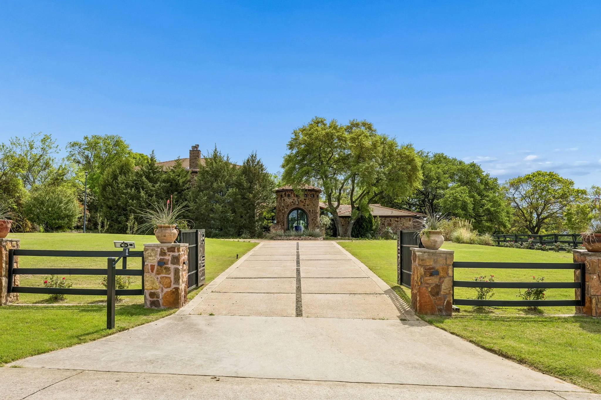Single Family Residence For Sale in Collin County , 3800 Ranch Estates Drive, Plano, Texas 75074, 3 Bedrooms, 4 Bathrooms, 3 Garage spaces, 5,579 Sqft, built in 2007, Preowned, Price $1,950,000, mls#21226061, Real Estate Agent in Plano, Homes For Sale in Collin county, Homes For Sale in Plano, Realtor in Plano Texas, Real Estate Brokerage Independent Realty Texas, Luminita Cordes Realtor