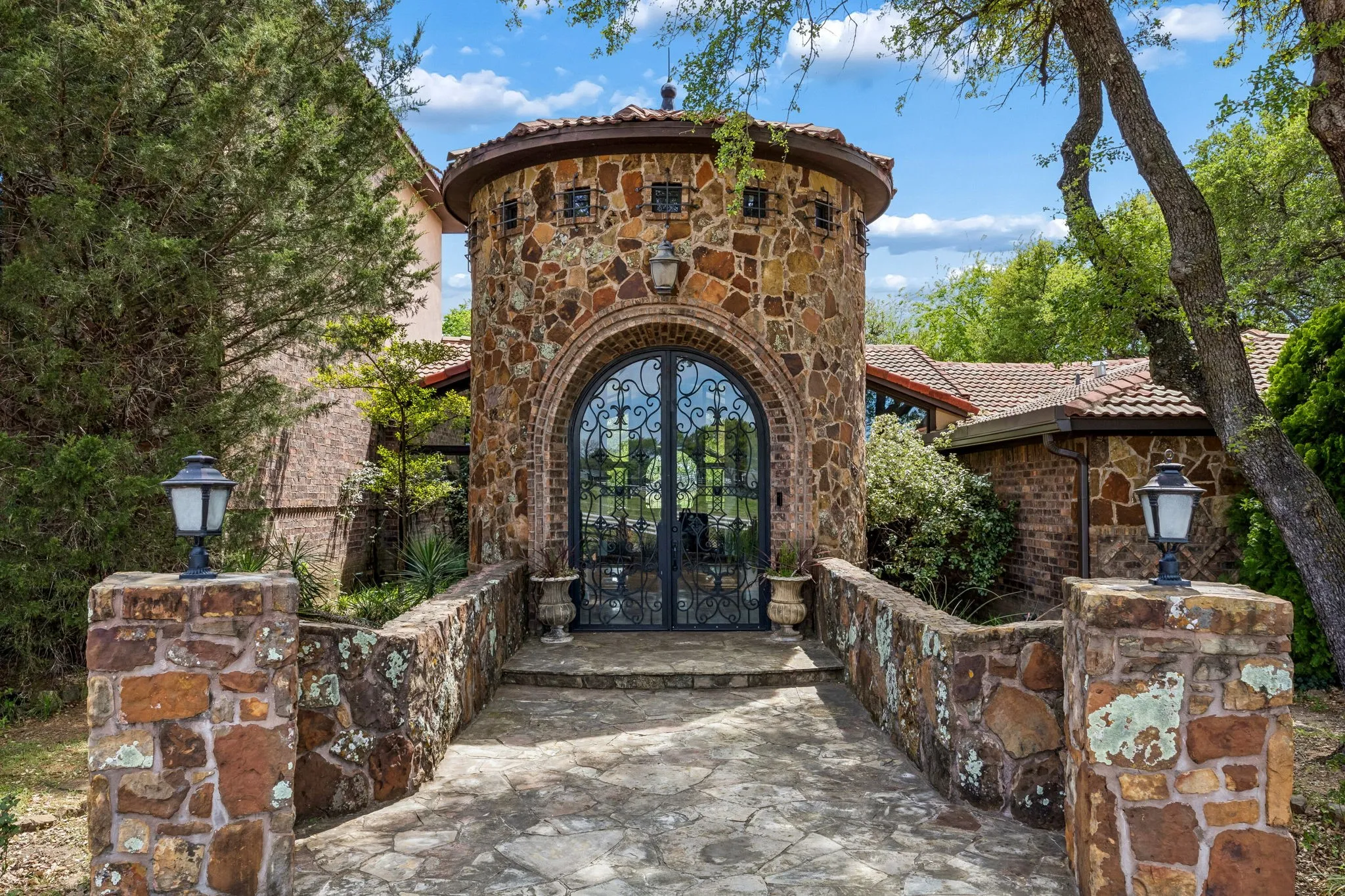 Single Family Residence For Sale in Collin County , 3800 Ranch Estates Drive, Plano, Texas 75074, 3 Bedrooms, 4 Bathrooms, 3 Garage spaces, 5,579 Sqft, built in 2007, Preowned, Price $1,950,000, mls#21226061, Real Estate Agent in Plano, Homes For Sale in Collin county, Homes For Sale in Plano, Realtor in Plano Texas, Real Estate Brokerage Independent Realty Texas, Luminita Cordes Realtor