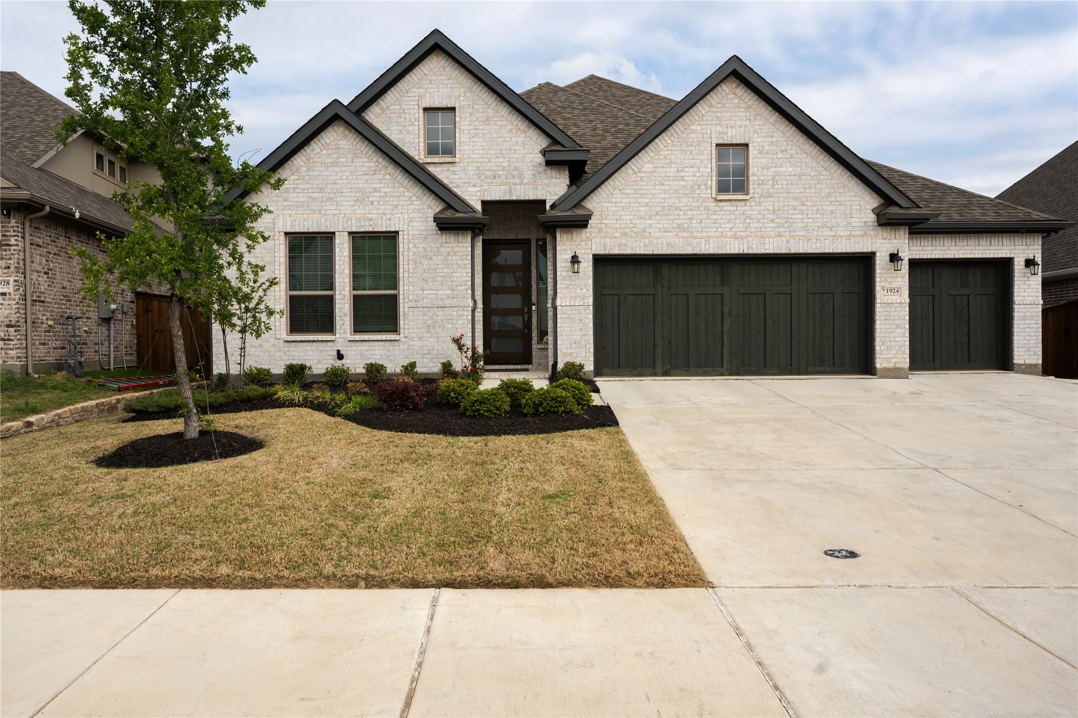 Single Family Residence For Sale in Collin County , 1924 Burton Hollow Way, Mc Kinney, Texas 75071, 4 Bedroom, 3 Bathroom, 3 Garage spaces, 2,759 Sqft, built in 2024, mls#21226356, Real Estate Agent in Mc Kinney, Homes For Sale in Collin county, Homes For Sale in Mc Kinney, Realtor in Mc Kinney Texas, Real Estate Brokerage Independent Realty Texas, Luminita Cordes Realtor