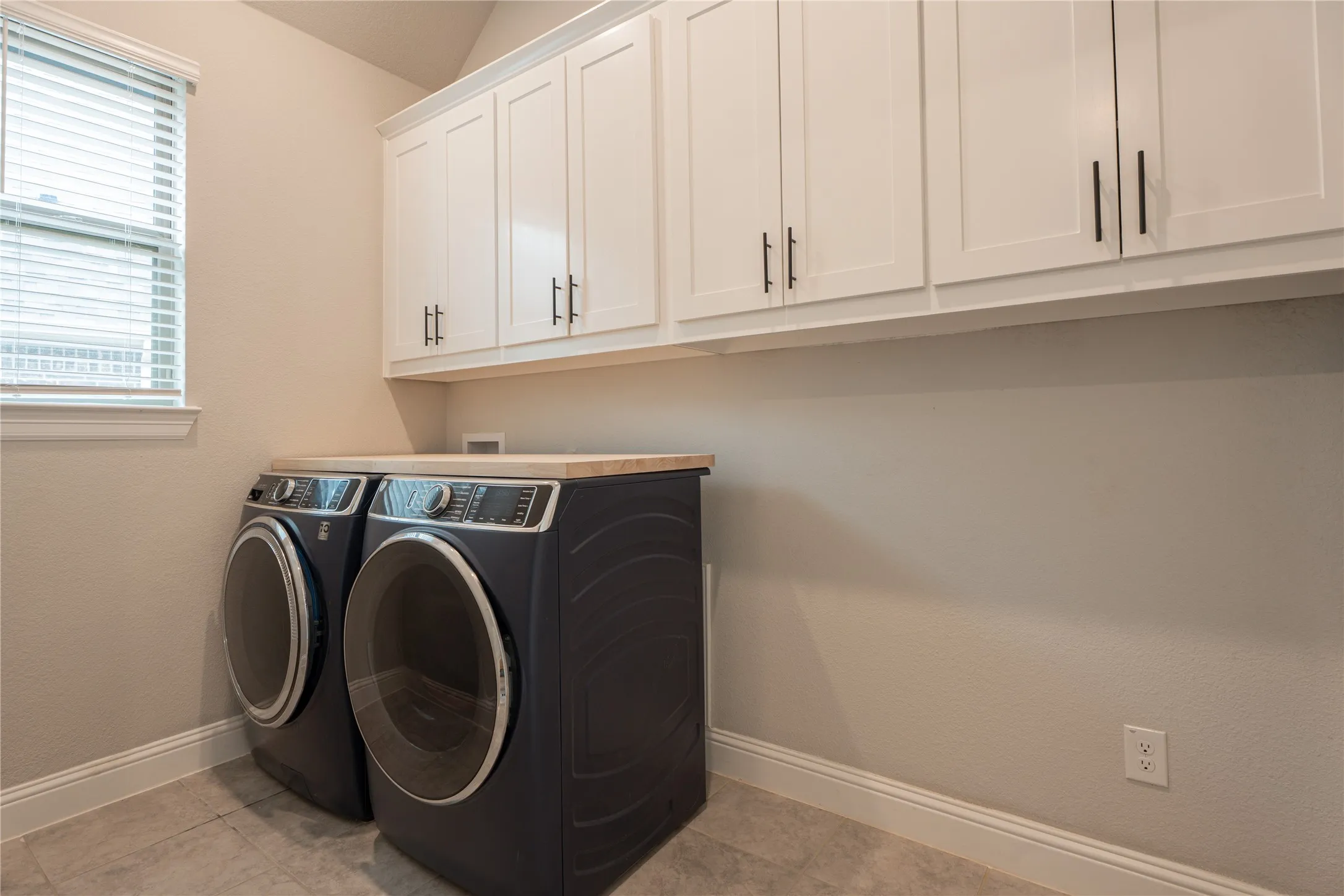 Single Family Residence For Sale in Collin County , 1924 Burton Hollow Way, Mc Kinney, Texas 75071, 4 Bedroom, 3 Bathroom, 3 Garage spaces, 2,759 Sqft, built in 2024, mls#21226356, Real Estate Agent in Mc Kinney, Homes For Sale in Collin county, Homes For Sale in Mc Kinney, Realtor in Mc Kinney Texas, Real Estate Brokerage Independent Realty Texas, Luminita Cordes Realtor