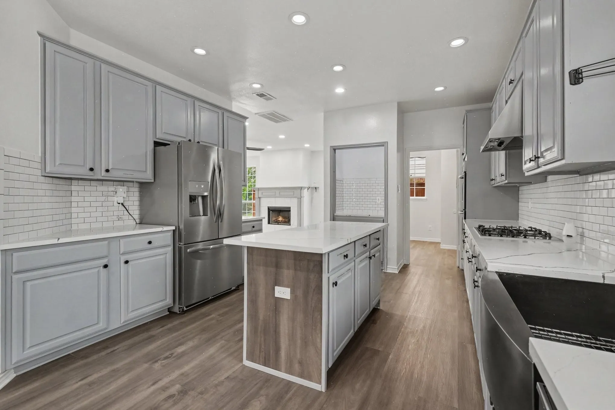 Single Family Residence For Sale in Dallas County , 2406 Manchester Drive, Carrollton, Texas 75006, 5 Bedroom, 3 Bathroom, 2 Garage spaces, 3,464 Sqft, built in 1994, Preowned, mls#21227985, Real Estate Agent in Carrollton, Homes For Sale in Dallas county, Homes For Sale in Carrollton, Realtor in Carrollton Texas, Real Estate Brokerage Independent Realty Texas, Luminita Cordes Realtor