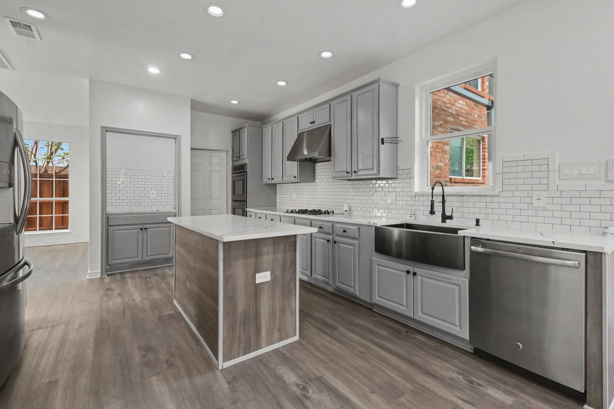Single Family Residence For Sale in Dallas County , 2406 Manchester Drive, Carrollton, Texas 75006, 5 Bedroom, 3 Bathroom, 2 Garage spaces, 3,464 Sqft, built in 1994, Preowned, mls#21227985, Real Estate Agent in Carrollton, Homes For Sale in Dallas county, Homes For Sale in Carrollton, Realtor in Carrollton Texas, Real Estate Brokerage Independent Realty Texas, Luminita Cordes Realtor
