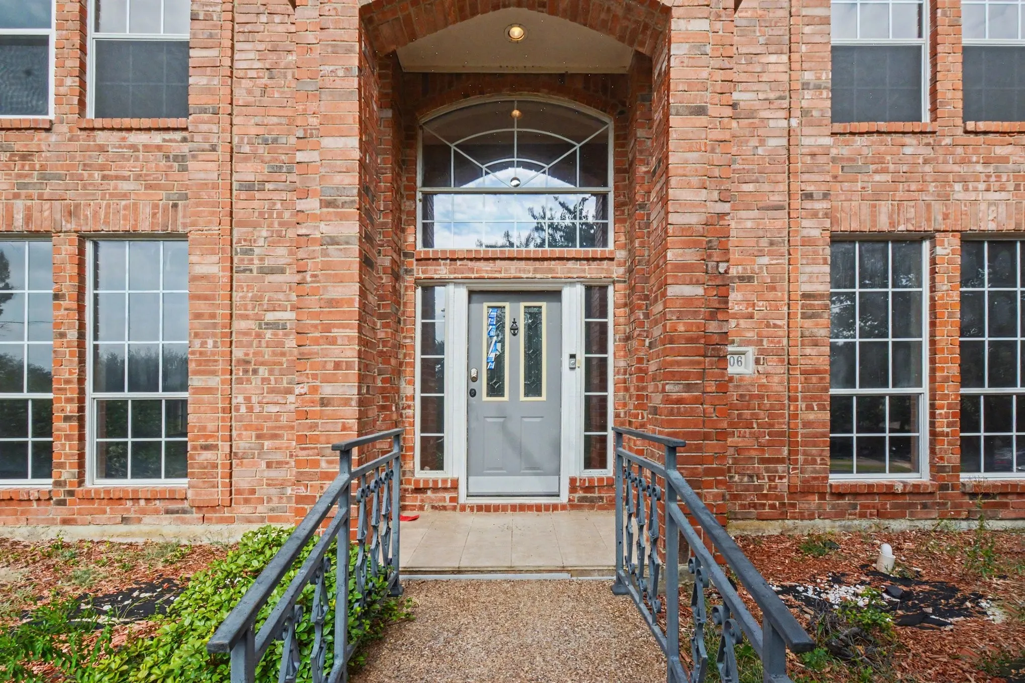 Single Family Residence For Sale in Dallas County , 2406 Manchester Drive, Carrollton, Texas 75006, 5 Bedroom, 3 Bathroom, 2 Garage spaces, 3,464 Sqft, built in 1994, Preowned, mls#21227985, Real Estate Agent in Carrollton, Homes For Sale in Dallas county, Homes For Sale in Carrollton, Realtor in Carrollton Texas, Real Estate Brokerage Independent Realty Texas, Luminita Cordes Realtor