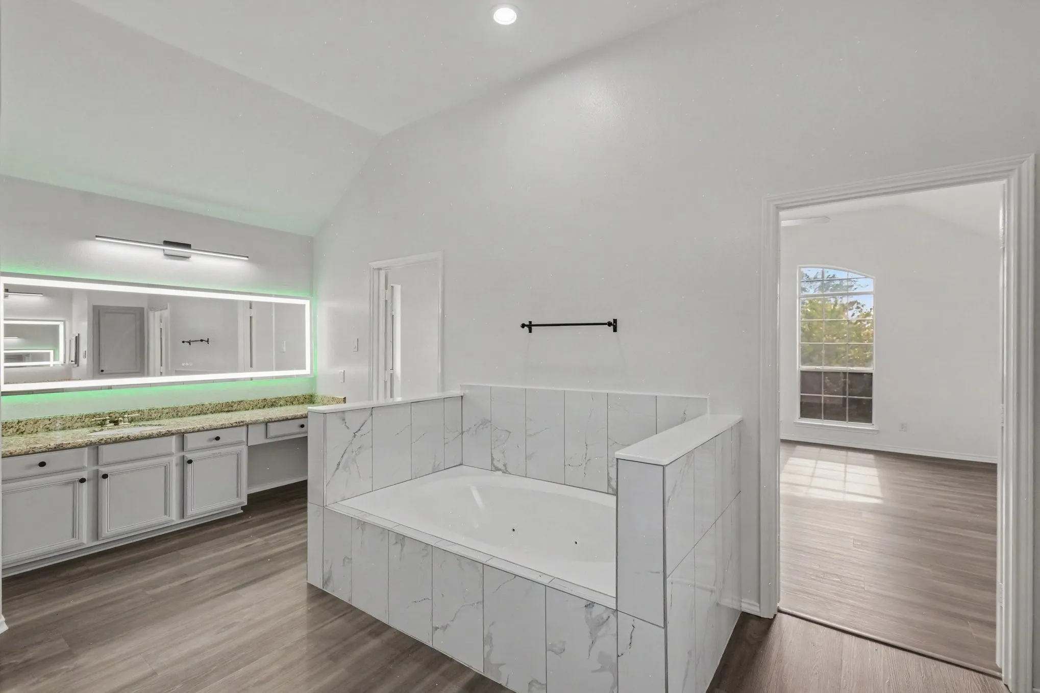 Single Family Residence For Sale in Dallas County , 2406 Manchester Drive, Carrollton, Texas 75006, 5 Bedroom, 3 Bathroom, 2 Garage spaces, 3,464 Sqft, built in 1994, Preowned, mls#21227985, Real Estate Agent in Carrollton, Homes For Sale in Dallas county, Homes For Sale in Carrollton, Realtor in Carrollton Texas, Real Estate Brokerage Independent Realty Texas, Luminita Cordes Realtor