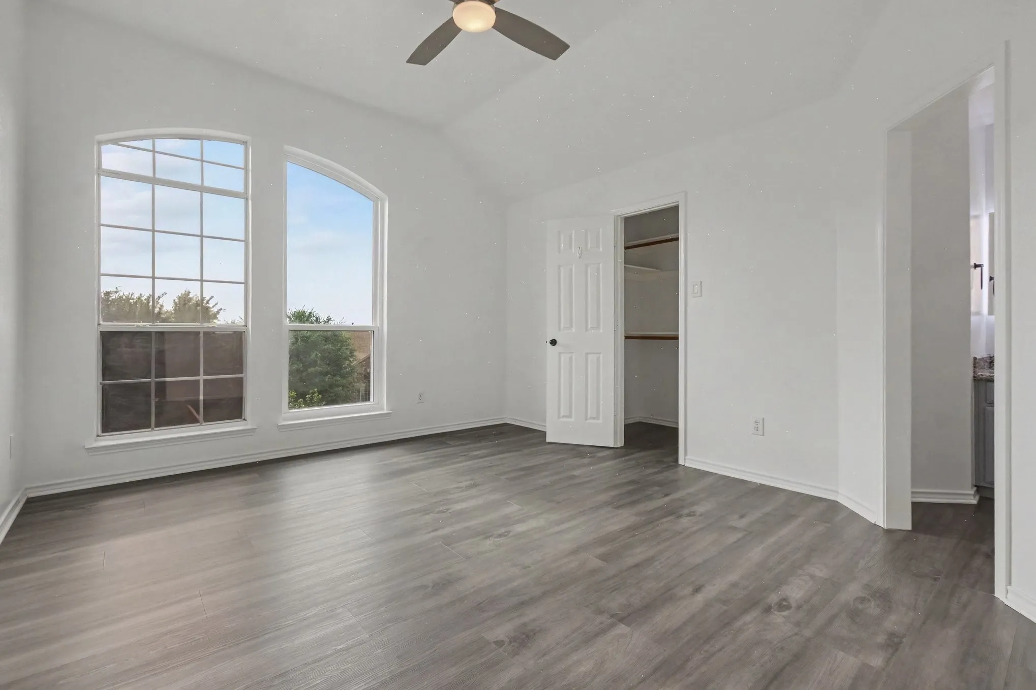 Single Family Residence For Sale in Dallas County , 2406 Manchester Drive, Carrollton, Texas 75006, 5 Bedroom, 3 Bathroom, 2 Garage spaces, 3,464 Sqft, built in 1994, Preowned, mls#21227985, Real Estate Agent in Carrollton, Homes For Sale in Dallas county, Homes For Sale in Carrollton, Realtor in Carrollton Texas, Real Estate Brokerage Independent Realty Texas, Luminita Cordes Realtor