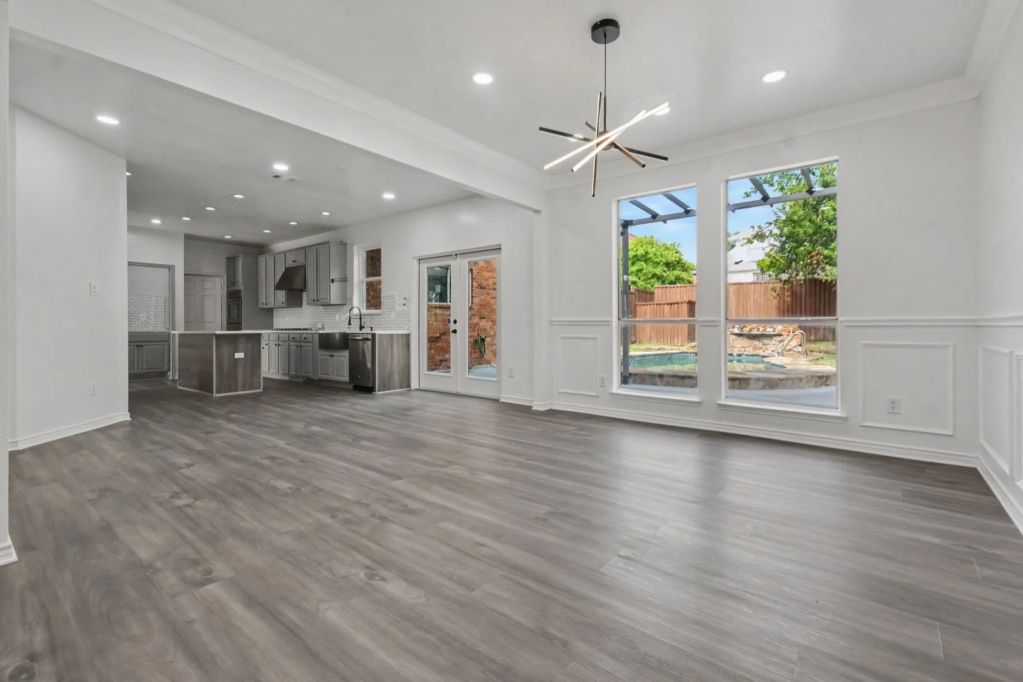 Single Family Residence For Sale in Dallas County , 2406 Manchester Drive, Carrollton, Texas 75006, 5 Bedroom, 3 Bathroom, 2 Garage spaces, 3,464 Sqft, built in 1994, Preowned, mls#21227985, Real Estate Agent in Carrollton, Homes For Sale in Dallas county, Homes For Sale in Carrollton, Realtor in Carrollton Texas, Real Estate Brokerage Independent Realty Texas, Luminita Cordes Realtor