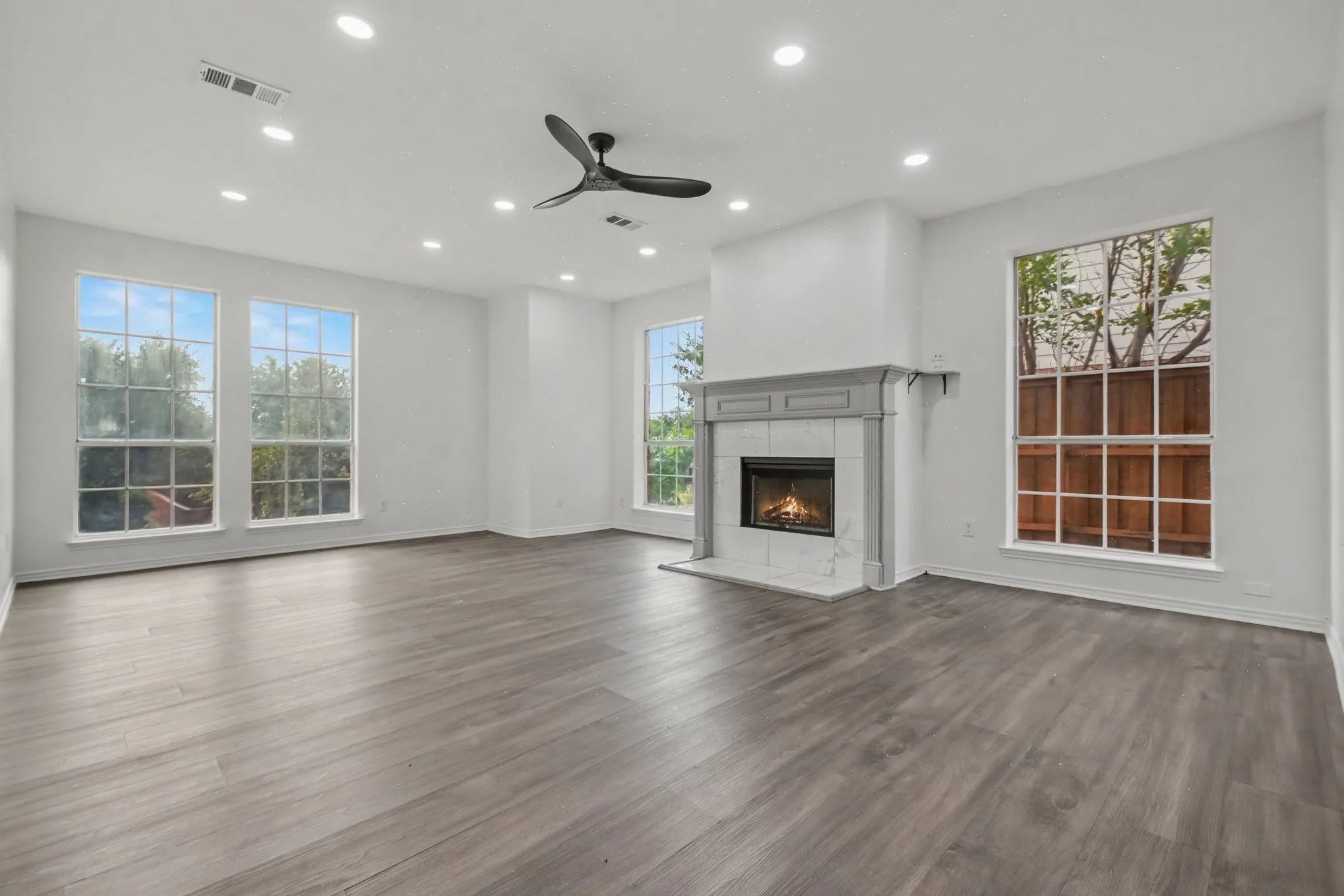 Single Family Residence For Sale in Dallas County , 2406 Manchester Drive, Carrollton, Texas 75006, 5 Bedroom, 3 Bathroom, 2 Garage spaces, 3,464 Sqft, built in 1994, Preowned, mls#21227985, Real Estate Agent in Carrollton, Homes For Sale in Dallas county, Homes For Sale in Carrollton, Realtor in Carrollton Texas, Real Estate Brokerage Independent Realty Texas, Luminita Cordes Realtor