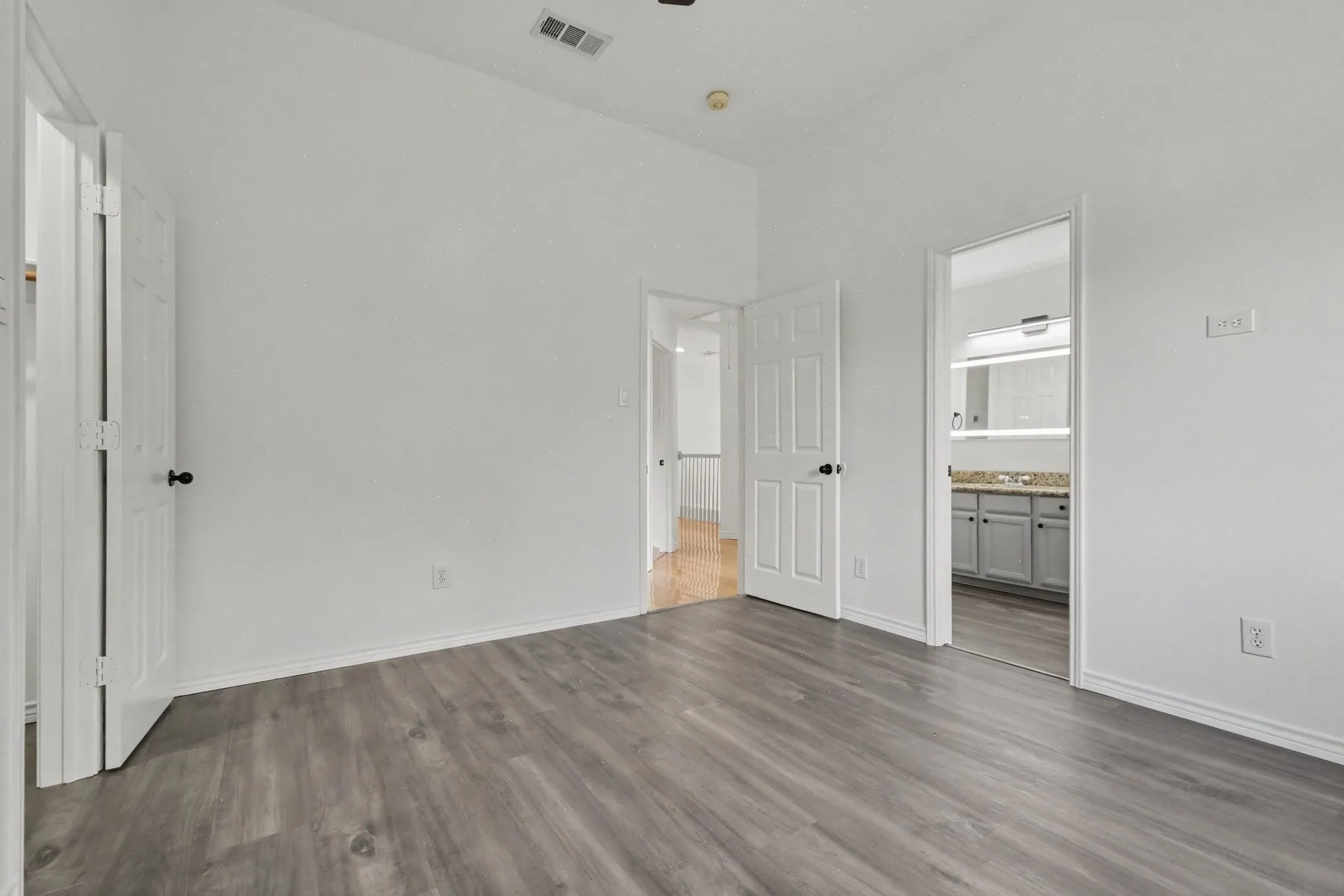Single Family Residence For Sale in Dallas County , 2406 Manchester Drive, Carrollton, Texas 75006, 5 Bedroom, 3 Bathroom, 2 Garage spaces, 3,464 Sqft, built in 1994, Preowned, mls#21227985, Real Estate Agent in Carrollton, Homes For Sale in Dallas county, Homes For Sale in Carrollton, Realtor in Carrollton Texas, Real Estate Brokerage Independent Realty Texas, Luminita Cordes Realtor