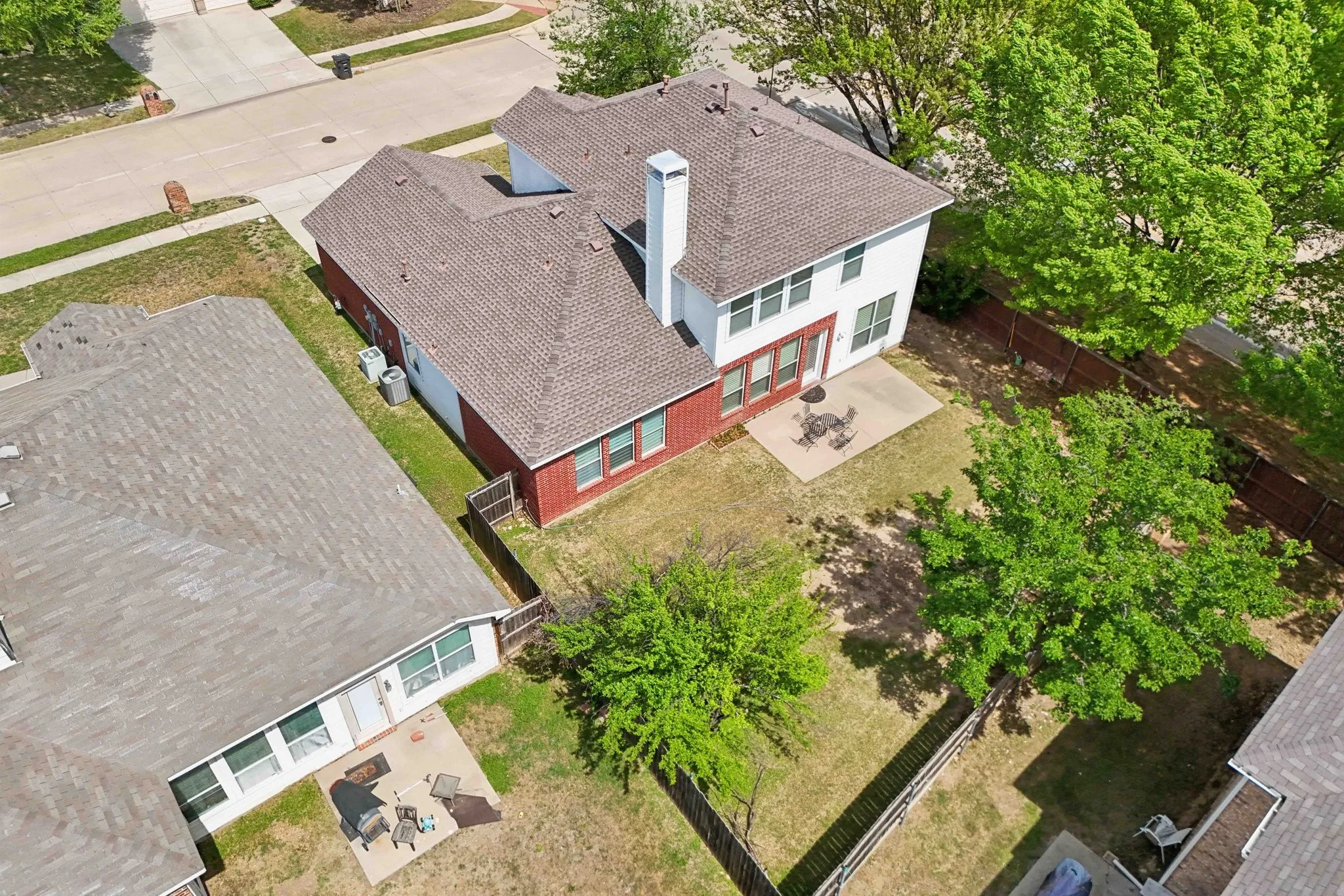 Single Family Residence For Sale in Tarrant County , 5582 Park Haven Place, Fort Worth, Texas 76137, 3 Bedrooms, 3 Bathrooms, 2 Garage spaces, 2,211 Sqft, built in 2002, Price $384,990, mls#21223211, Real Estate Agent in Fort Worth, Homes For Sale in Tarrant county, Homes For Sale in Fort Worth, Realtor in Fort Worth Texas, Real Estate Brokerage Independent Realty Texas, Luminita Cordes Realtor