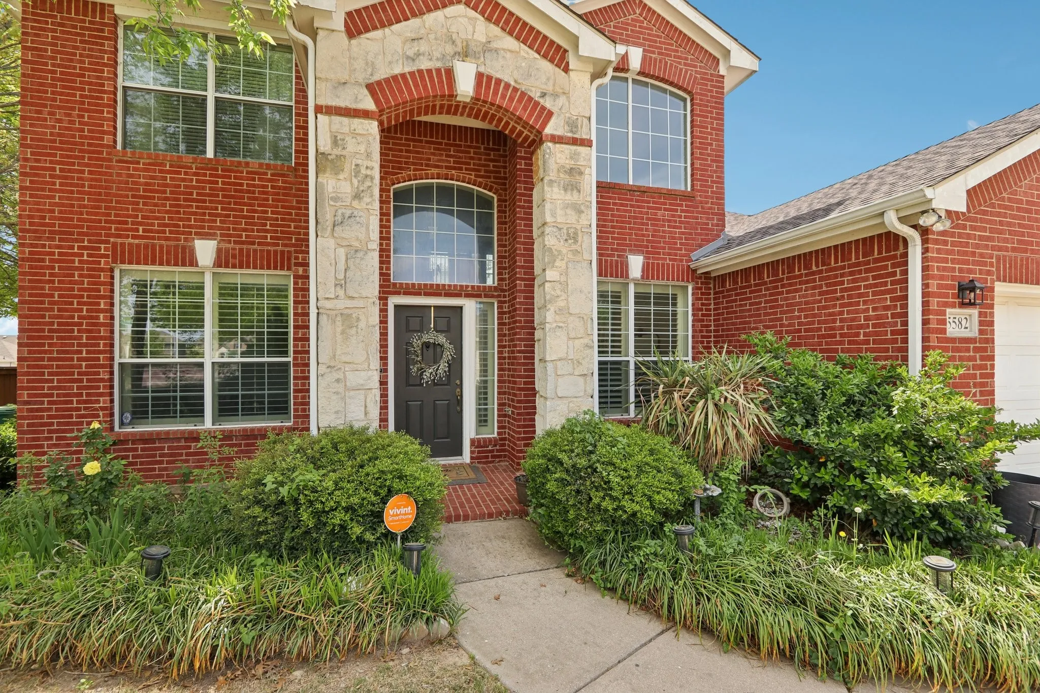 Single Family Residence For Sale in Tarrant County , 5582 Park Haven Place, Fort Worth, Texas 76137, 3 Bedrooms, 3 Bathrooms, 2 Garage spaces, 2,211 Sqft, built in 2002, Price $384,990, mls#21223211, Real Estate Agent in Fort Worth, Homes For Sale in Tarrant county, Homes For Sale in Fort Worth, Realtor in Fort Worth Texas, Real Estate Brokerage Independent Realty Texas, Luminita Cordes Realtor
