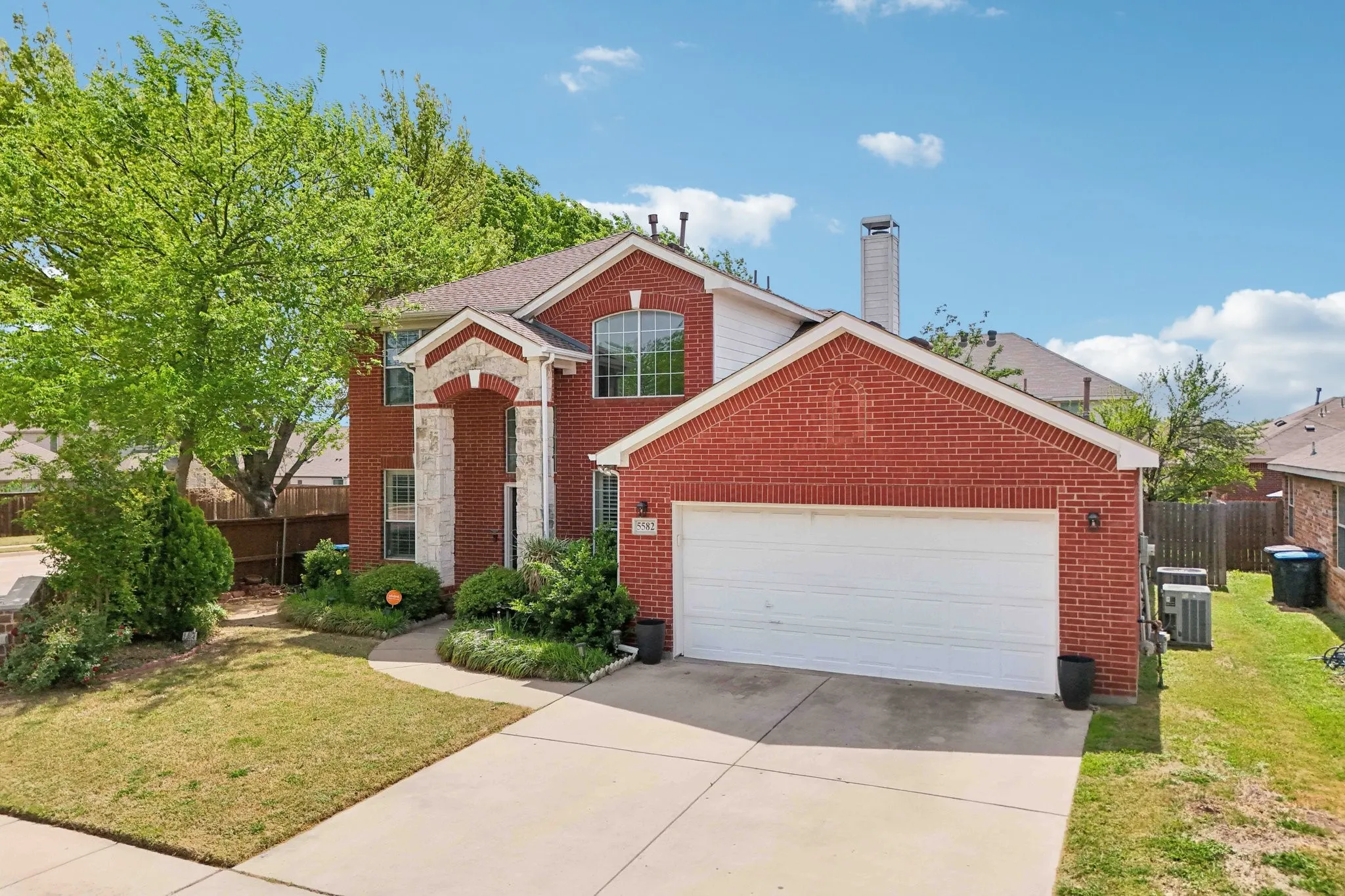 Single Family Residence For Sale in Tarrant County , 5582 Park Haven Place, Fort Worth, Texas 76137, 3 Bedrooms, 3 Bathrooms, 2 Garage spaces, 2,211 Sqft, built in 2002, Price $384,990, mls#21223211, Real Estate Agent in Fort Worth, Homes For Sale in Tarrant county, Homes For Sale in Fort Worth, Realtor in Fort Worth Texas, Real Estate Brokerage Independent Realty Texas, Luminita Cordes Realtor