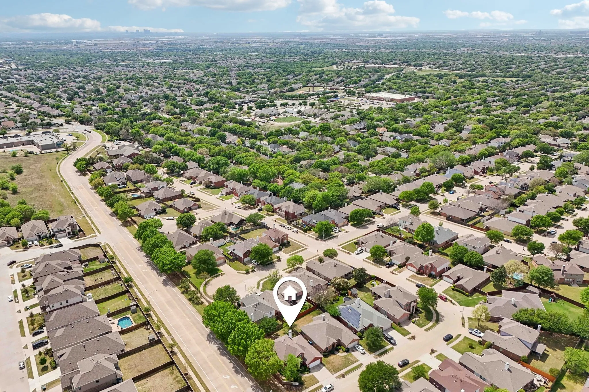 Single Family Residence For Sale in Tarrant County , 5582 Park Haven Place, Fort Worth, Texas 76137, 3 Bedrooms, 3 Bathrooms, 2 Garage spaces, 2,211 Sqft, built in 2002, Price $384,990, mls#21223211, Real Estate Agent in Fort Worth, Homes For Sale in Tarrant county, Homes For Sale in Fort Worth, Realtor in Fort Worth Texas, Real Estate Brokerage Independent Realty Texas, Luminita Cordes Realtor