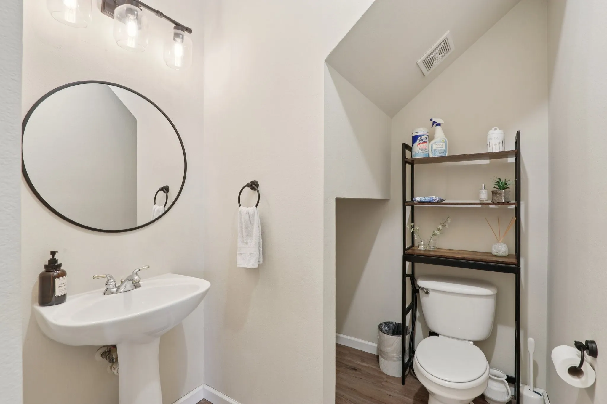 Single Family Residence For Sale in Tarrant County , 5582 Park Haven Place, Fort Worth, Texas 76137, 3 Bedrooms, 3 Bathrooms, 2 Garage spaces, 2,211 Sqft, built in 2002, Price $384,990, mls#21223211, Real Estate Agent in Fort Worth, Homes For Sale in Tarrant county, Homes For Sale in Fort Worth, Realtor in Fort Worth Texas, Real Estate Brokerage Independent Realty Texas, Luminita Cordes Realtor
