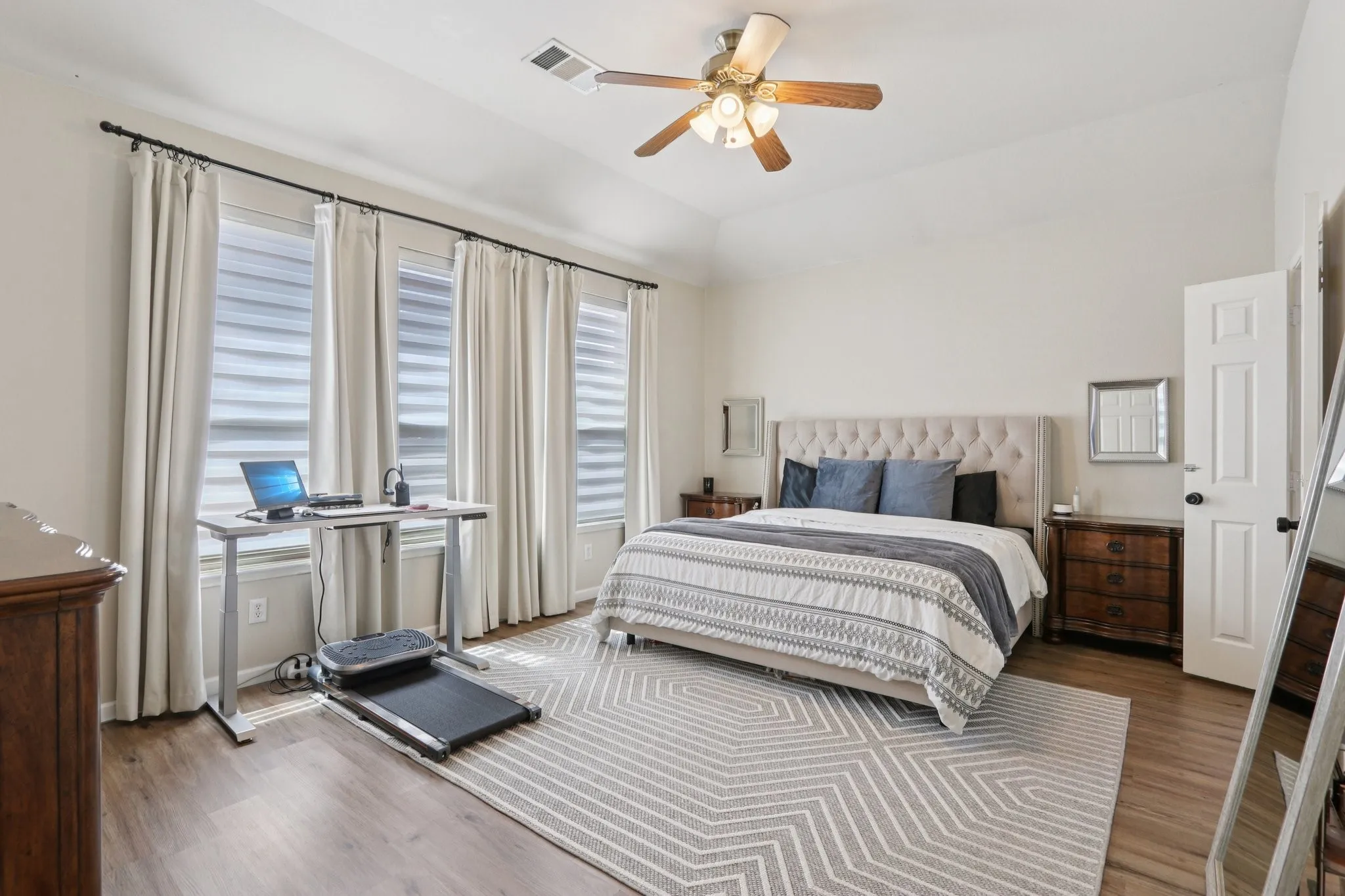 Single Family Residence For Sale in Tarrant County , 5582 Park Haven Place, Fort Worth, Texas 76137, 3 Bedrooms, 3 Bathrooms, 2 Garage spaces, 2,211 Sqft, built in 2002, Price $384,990, mls#21223211, Real Estate Agent in Fort Worth, Homes For Sale in Tarrant county, Homes For Sale in Fort Worth, Realtor in Fort Worth Texas, Real Estate Brokerage Independent Realty Texas, Luminita Cordes Realtor