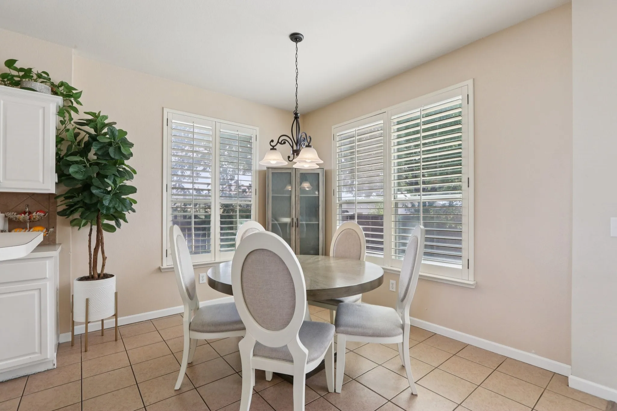 Single Family Residence For Sale in Tarrant County , 5582 Park Haven Place, Fort Worth, Texas 76137, 3 Bedrooms, 3 Bathrooms, 2 Garage spaces, 2,211 Sqft, built in 2002, Price $384,990, mls#21223211, Real Estate Agent in Fort Worth, Homes For Sale in Tarrant county, Homes For Sale in Fort Worth, Realtor in Fort Worth Texas, Real Estate Brokerage Independent Realty Texas, Luminita Cordes Realtor