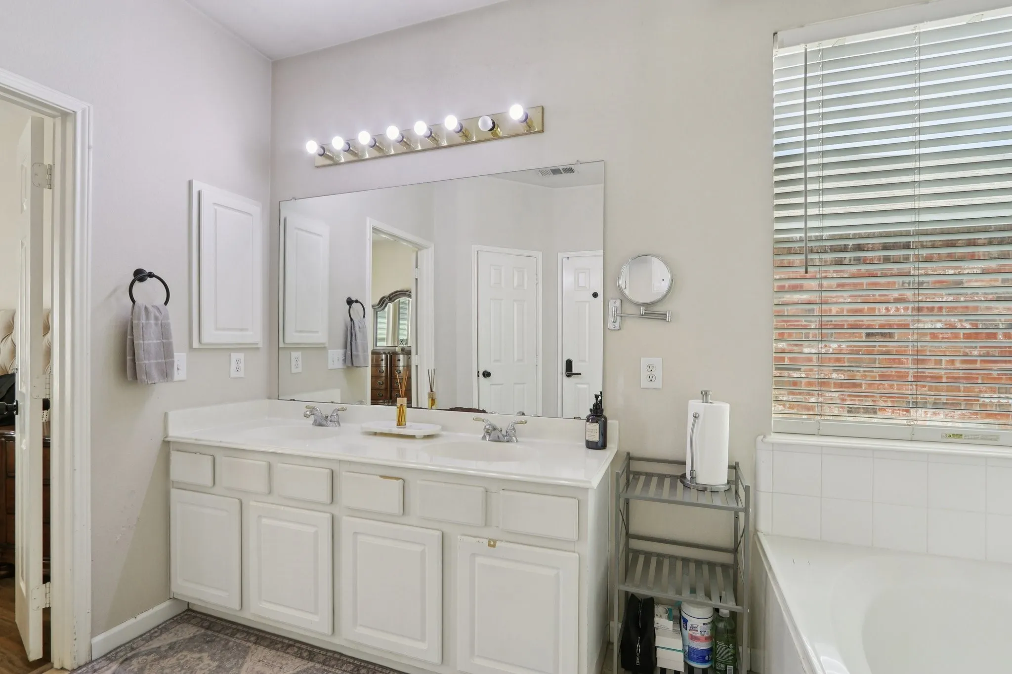 Single Family Residence For Sale in Tarrant County , 5582 Park Haven Place, Fort Worth, Texas 76137, 3 Bedrooms, 3 Bathrooms, 2 Garage spaces, 2,211 Sqft, built in 2002, Price $384,990, mls#21223211, Real Estate Agent in Fort Worth, Homes For Sale in Tarrant county, Homes For Sale in Fort Worth, Realtor in Fort Worth Texas, Real Estate Brokerage Independent Realty Texas, Luminita Cordes Realtor