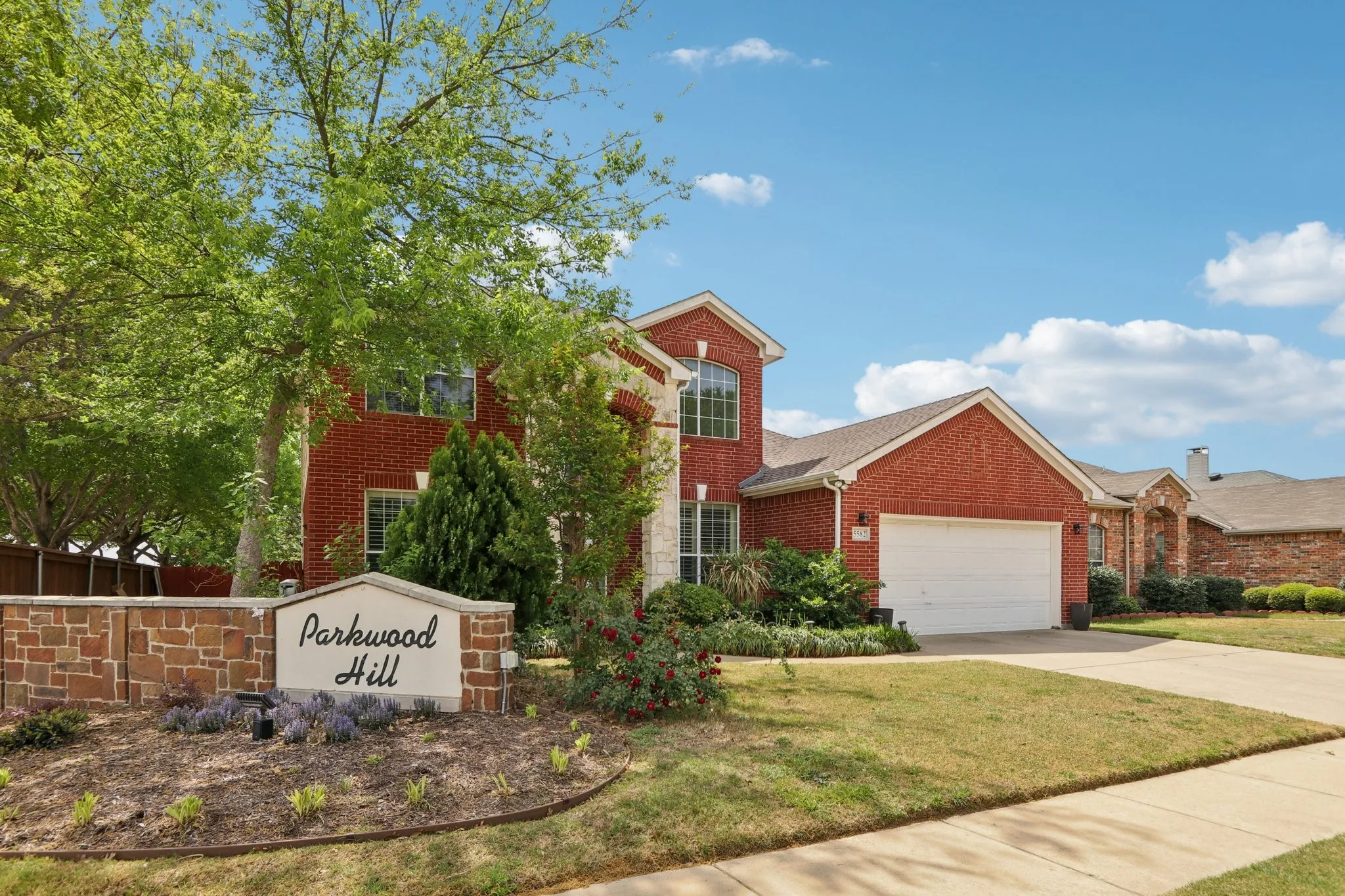Single Family Residence For Sale in Tarrant County , 5582 Park Haven Place, Fort Worth, Texas 76137, 3 Bedrooms, 3 Bathrooms, 2 Garage spaces, 2,211 Sqft, built in 2002, Price $384,990, mls#21223211, Real Estate Agent in Fort Worth, Homes For Sale in Tarrant county, Homes For Sale in Fort Worth, Realtor in Fort Worth Texas, Real Estate Brokerage Independent Realty Texas, Luminita Cordes Realtor