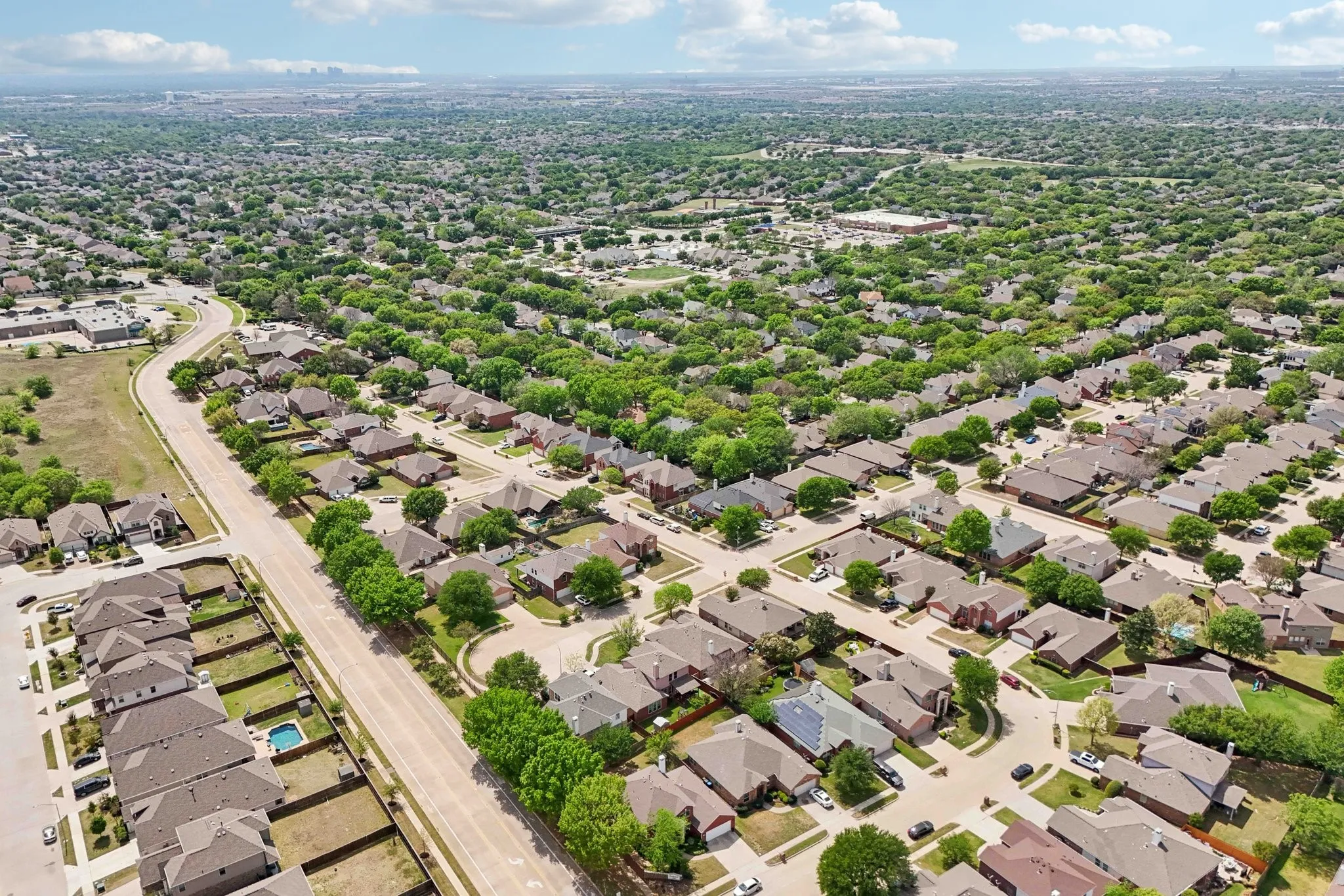 Single Family Residence For Sale in Tarrant County , 5582 Park Haven Place, Fort Worth, Texas 76137, 3 Bedrooms, 3 Bathrooms, 2 Garage spaces, 2,211 Sqft, built in 2002, Price $384,990, mls#21223211, Real Estate Agent in Fort Worth, Homes For Sale in Tarrant county, Homes For Sale in Fort Worth, Realtor in Fort Worth Texas, Real Estate Brokerage Independent Realty Texas, Luminita Cordes Realtor
