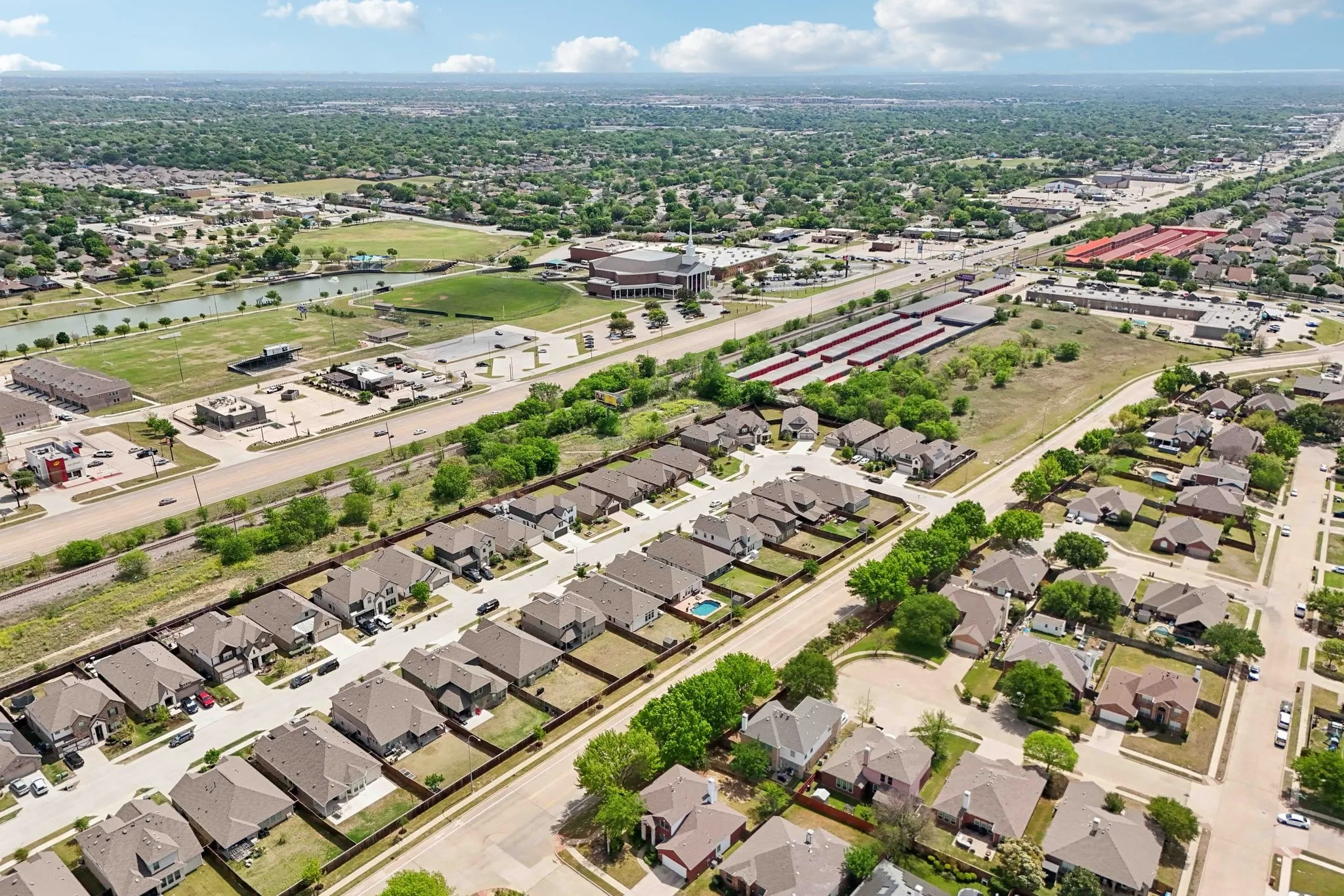 Single Family Residence For Sale in Tarrant County , 5582 Park Haven Place, Fort Worth, Texas 76137, 3 Bedrooms, 3 Bathrooms, 2 Garage spaces, 2,211 Sqft, built in 2002, Price $384,990, mls#21223211, Real Estate Agent in Fort Worth, Homes For Sale in Tarrant county, Homes For Sale in Fort Worth, Realtor in Fort Worth Texas, Real Estate Brokerage Independent Realty Texas, Luminita Cordes Realtor