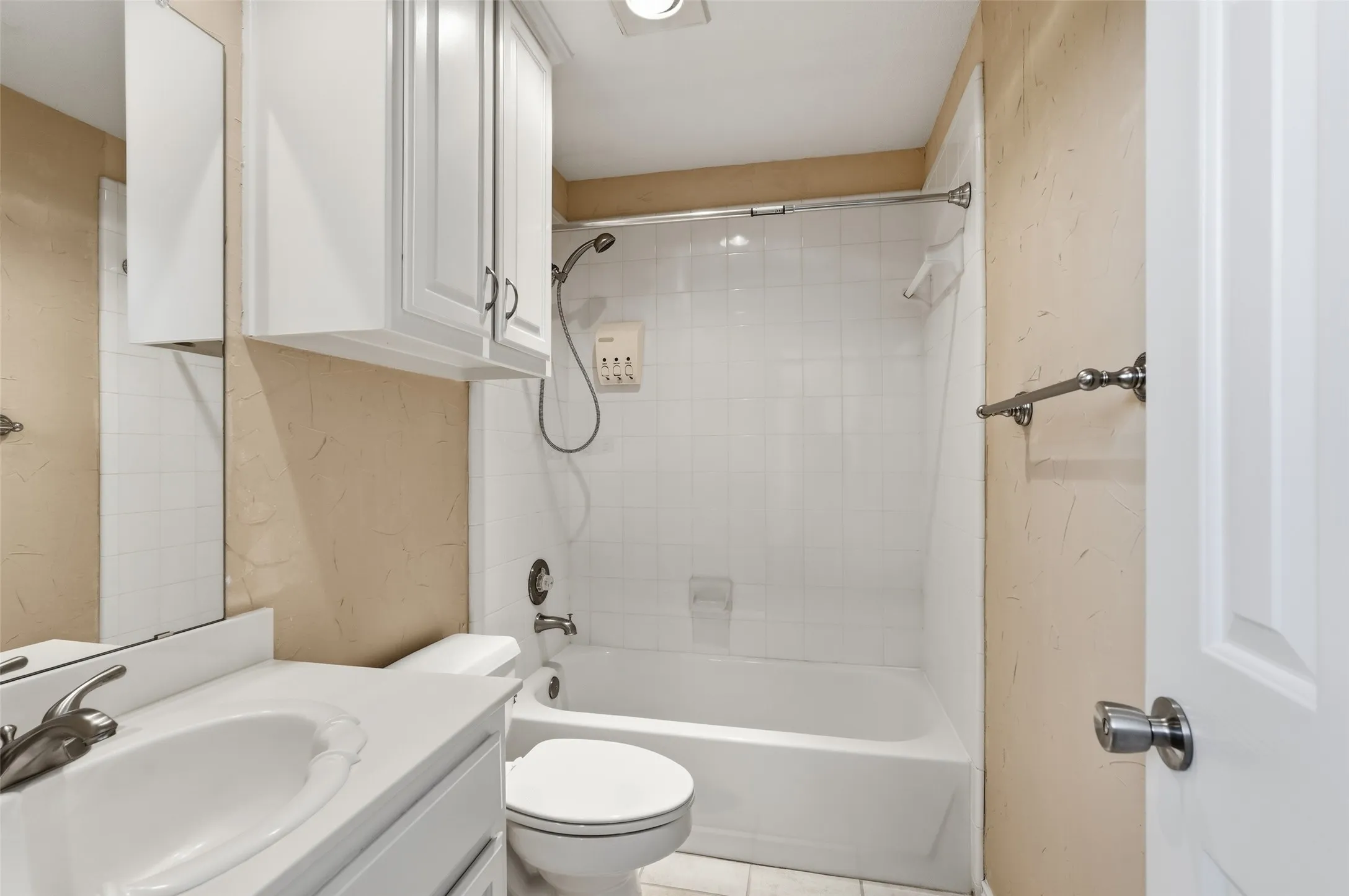 Single Family Residence For Sale in Collin County , 2741 Barrington Drive, Plano, Texas 75093, 4 Bedroom, 4 Bathroom, 2 Garage spaces, 3,005 Sqft, built in 1995, mls#21227986, Real Estate Agent in Plano, Homes For Sale in Collin county, Homes For Sale in Plano, Realtor in Plano Texas, Real Estate Brokerage Independent Realty Texas, Luminita Cordes Realtor