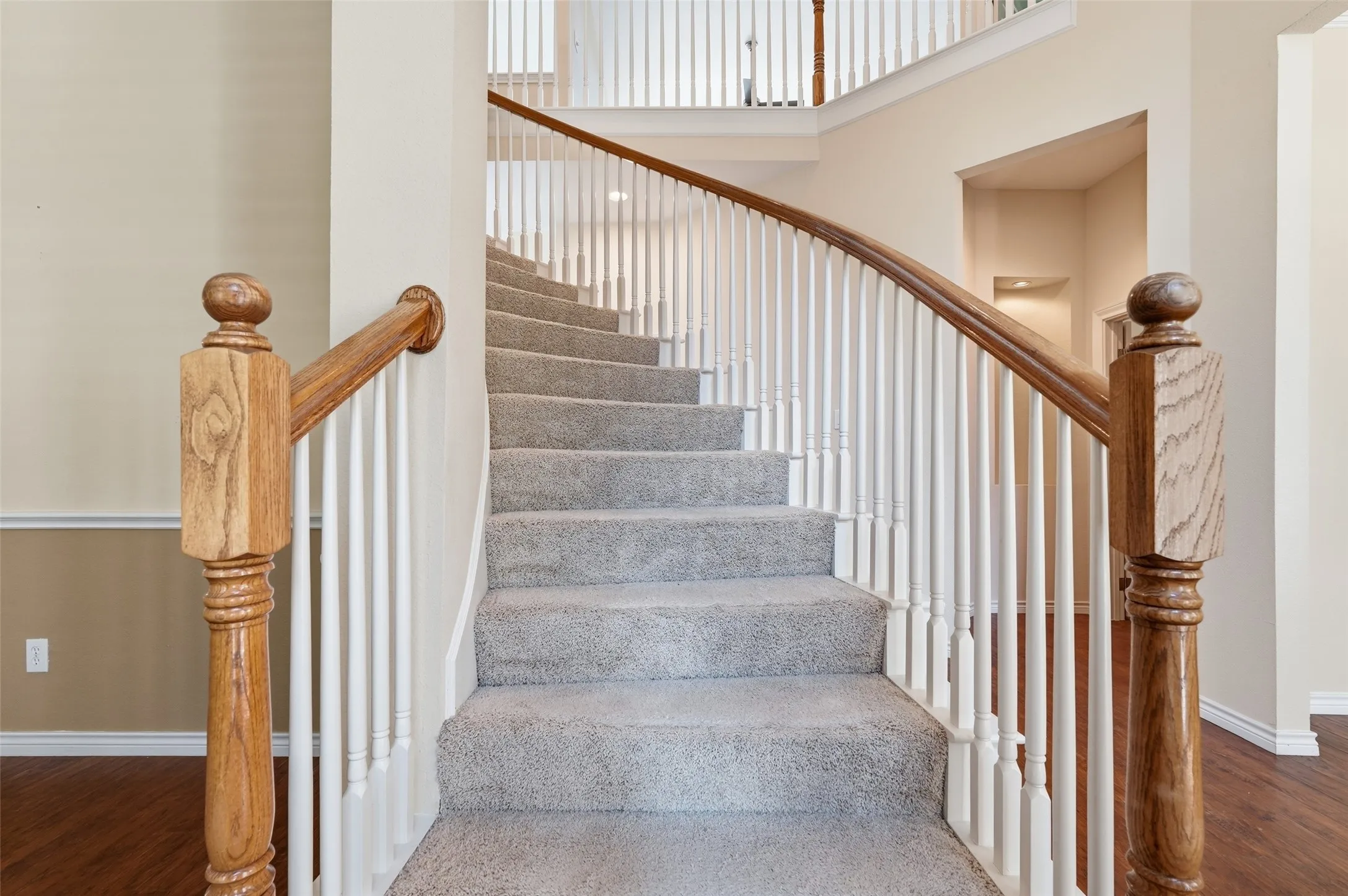 Single Family Residence For Sale in Collin County , 2741 Barrington Drive, Plano, Texas 75093, 4 Bedroom, 4 Bathroom, 2 Garage spaces, 3,005 Sqft, built in 1995, mls#21227986, Real Estate Agent in Plano, Homes For Sale in Collin county, Homes For Sale in Plano, Realtor in Plano Texas, Real Estate Brokerage Independent Realty Texas, Luminita Cordes Realtor