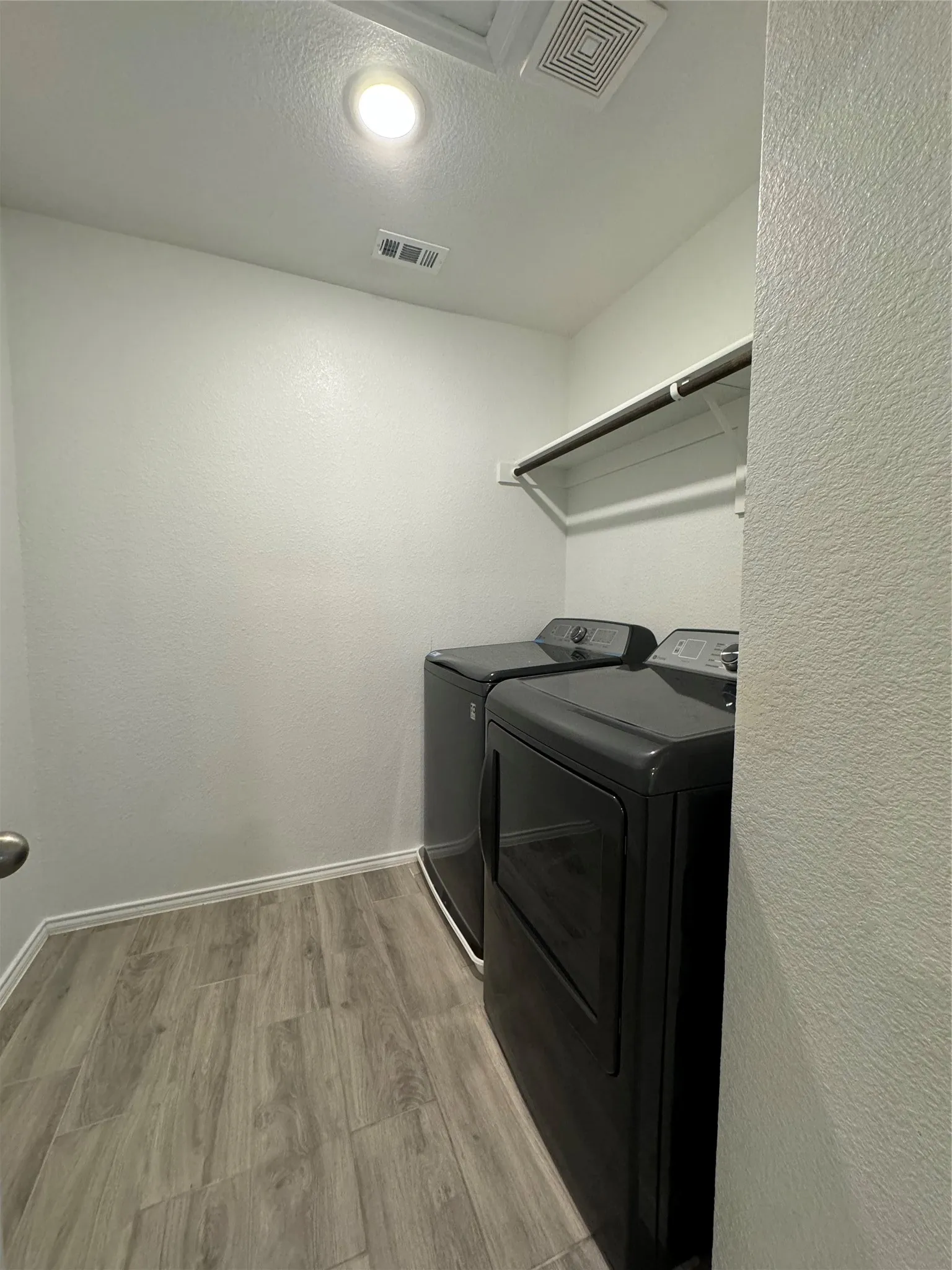 Single Family Residence For Sale in Denton County , 6033 Seguin Court, Providence Village, Texas 76227, 4 Bedroom, 3 Bathroom, 2 Garage spaces, 2,061 Sqft, built in 2022, Preowned, mls#21228020, Real Estate Agent in Providence Village, Homes For Sale in Denton county, Homes For Sale in Providence Village, Realtor in Providence Village Texas, Real Estate Brokerage Independent Realty Texas, Luminita Cordes Realtor