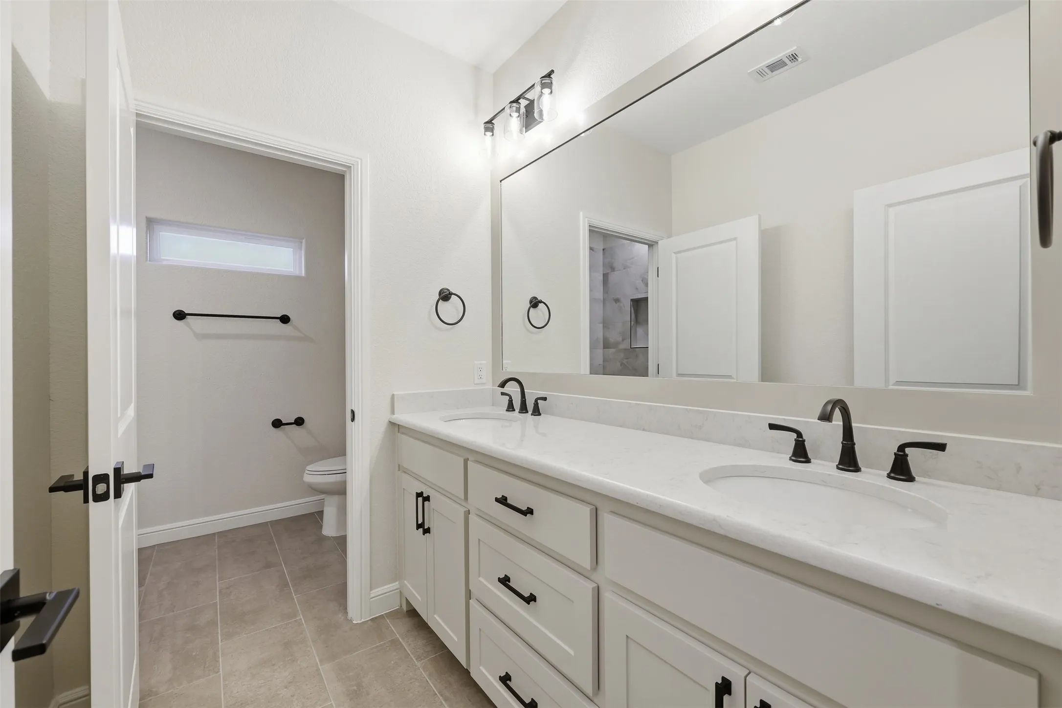 secondary bathroom