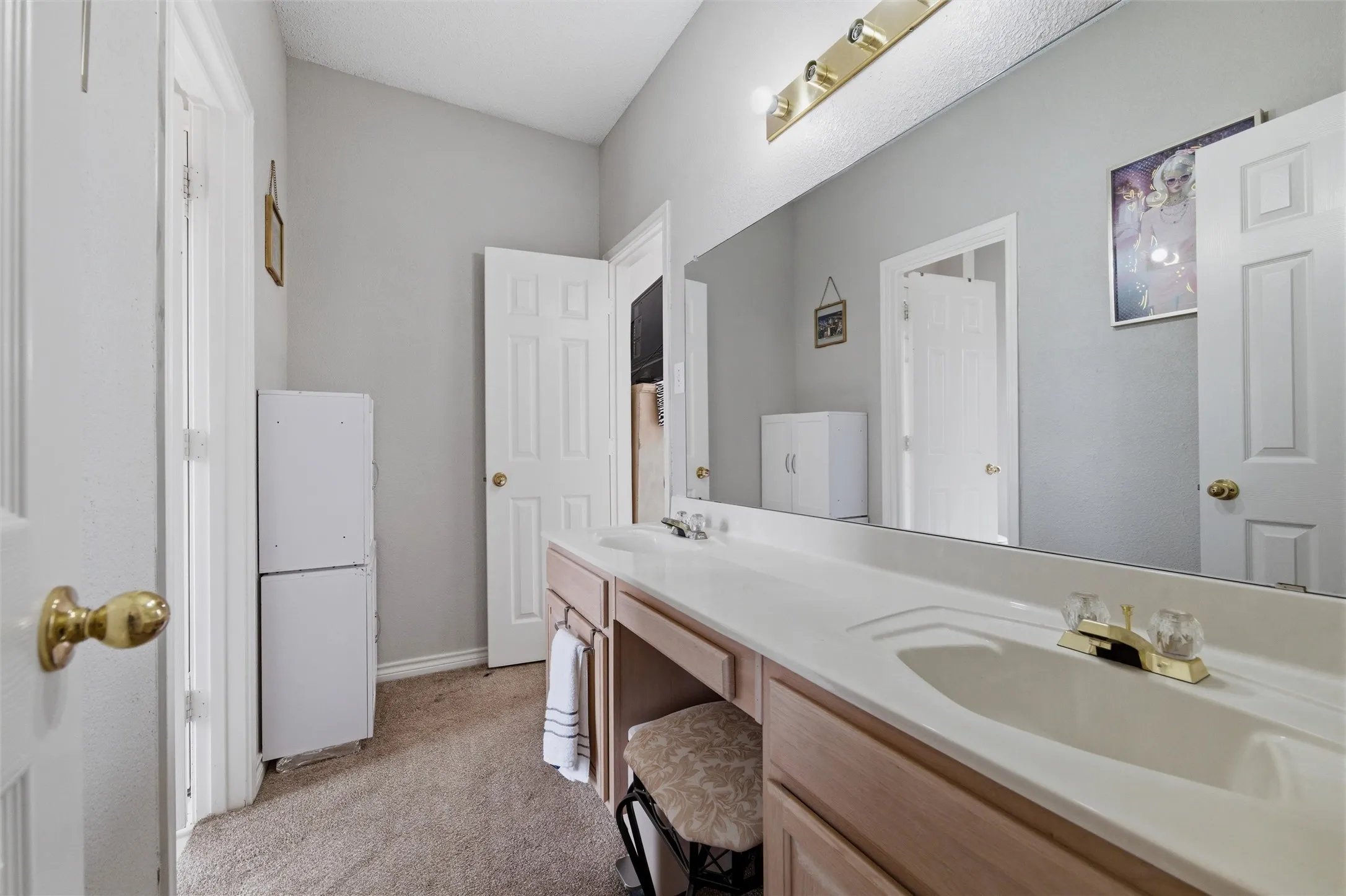 Single Family Residence For Sale in Tarrant County , 3511 Paladium Drive, Grand Prairie, Texas 75052, 5 Bedroom, 5 Bathroom, 3 Garage spaces, 4,325 Sqft, built in 1994, Preowned, mls#21224527, Real Estate Agent in Grand Prairie, Homes For Sale in Tarrant county, Homes For Sale in Grand Prairie, Realtor in Grand Prairie Texas, Real Estate Brokerage Independent Realty Texas, Luminita Cordes Realtor