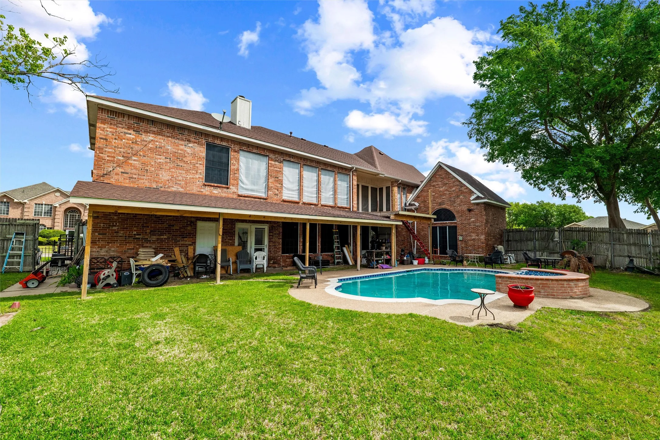 Single Family Residence For Sale in Tarrant County , 3511 Paladium Drive, Grand Prairie, Texas 75052, 5 Bedroom, 5 Bathroom, 3 Garage spaces, 4,325 Sqft, built in 1994, Preowned, mls#21224527, Real Estate Agent in Grand Prairie, Homes For Sale in Tarrant county, Homes For Sale in Grand Prairie, Realtor in Grand Prairie Texas, Real Estate Brokerage Independent Realty Texas, Luminita Cordes Realtor