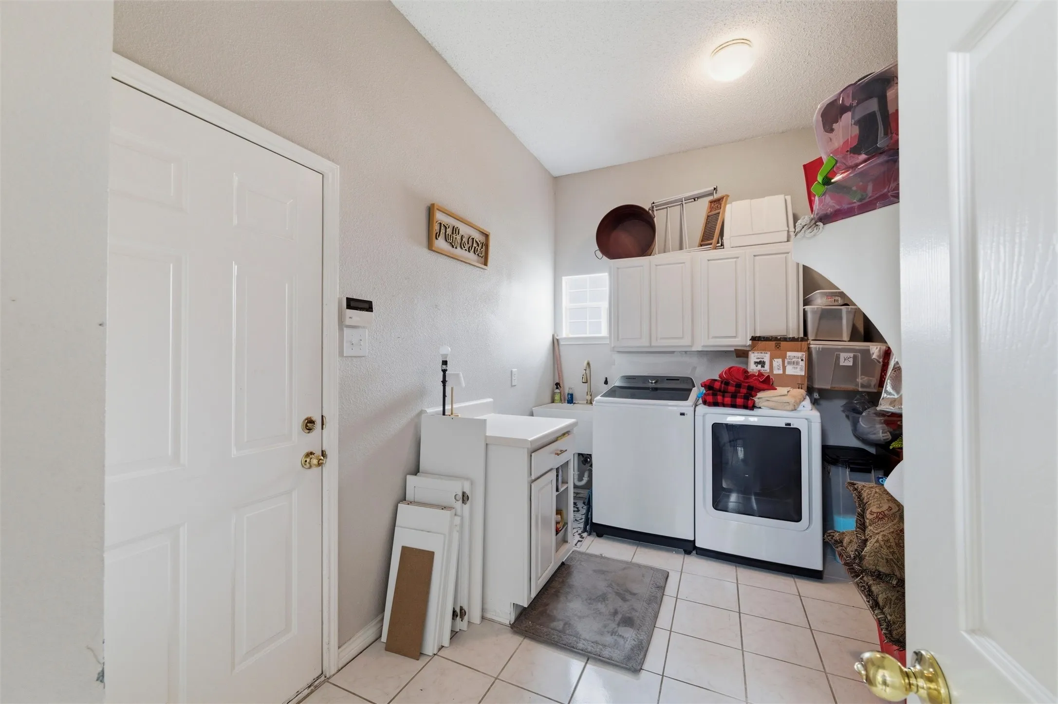 Single Family Residence For Sale in Tarrant County , 3511 Paladium Drive, Grand Prairie, Texas 75052, 5 Bedroom, 5 Bathroom, 3 Garage spaces, 4,325 Sqft, built in 1994, Preowned, mls#21224527, Real Estate Agent in Grand Prairie, Homes For Sale in Tarrant county, Homes For Sale in Grand Prairie, Realtor in Grand Prairie Texas, Real Estate Brokerage Independent Realty Texas, Luminita Cordes Realtor
