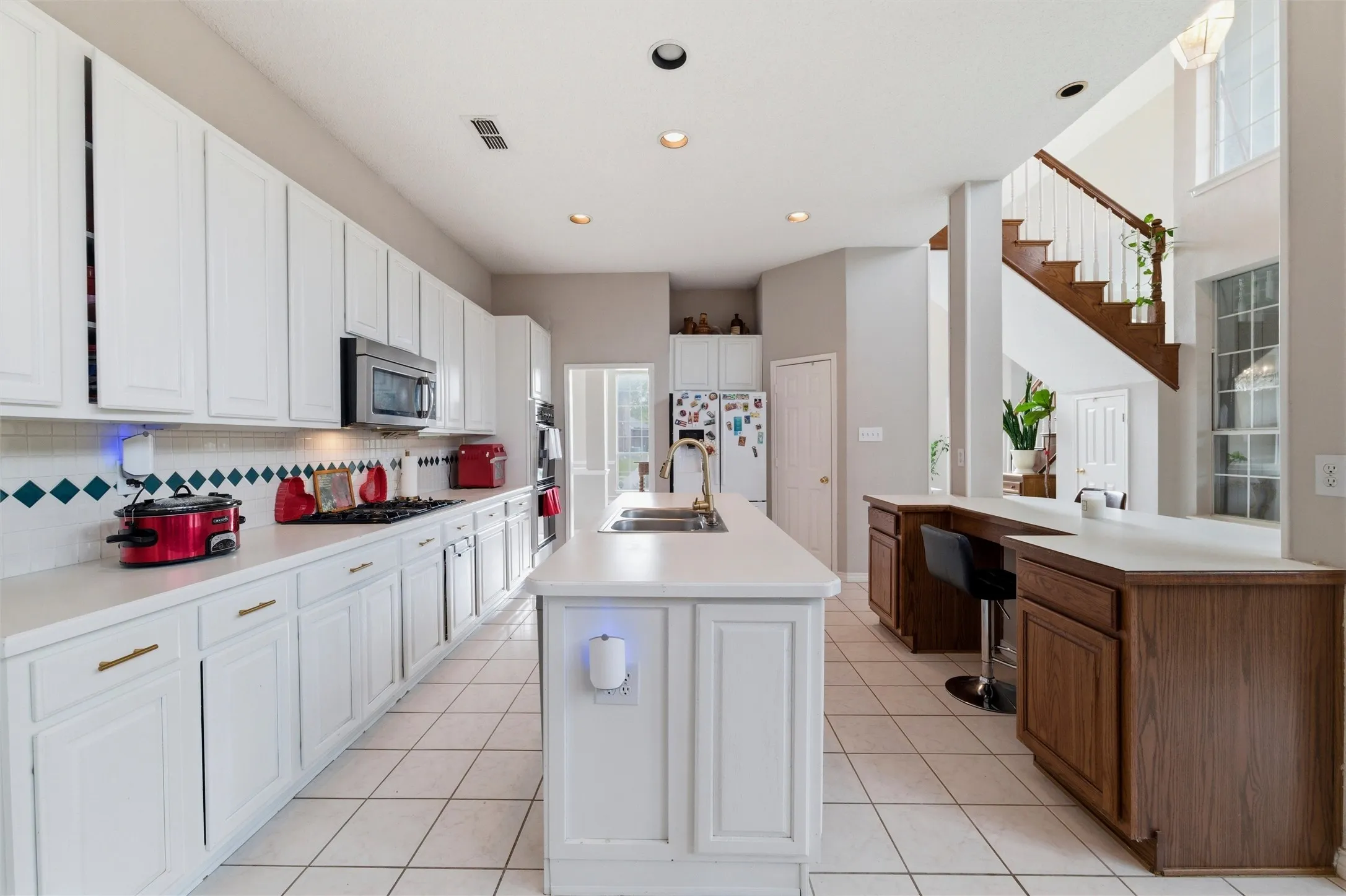 Single Family Residence For Sale in Tarrant County , 3511 Paladium Drive, Grand Prairie, Texas 75052, 5 Bedroom, 5 Bathroom, 3 Garage spaces, 4,325 Sqft, built in 1994, Preowned, mls#21224527, Real Estate Agent in Grand Prairie, Homes For Sale in Tarrant county, Homes For Sale in Grand Prairie, Realtor in Grand Prairie Texas, Real Estate Brokerage Independent Realty Texas, Luminita Cordes Realtor