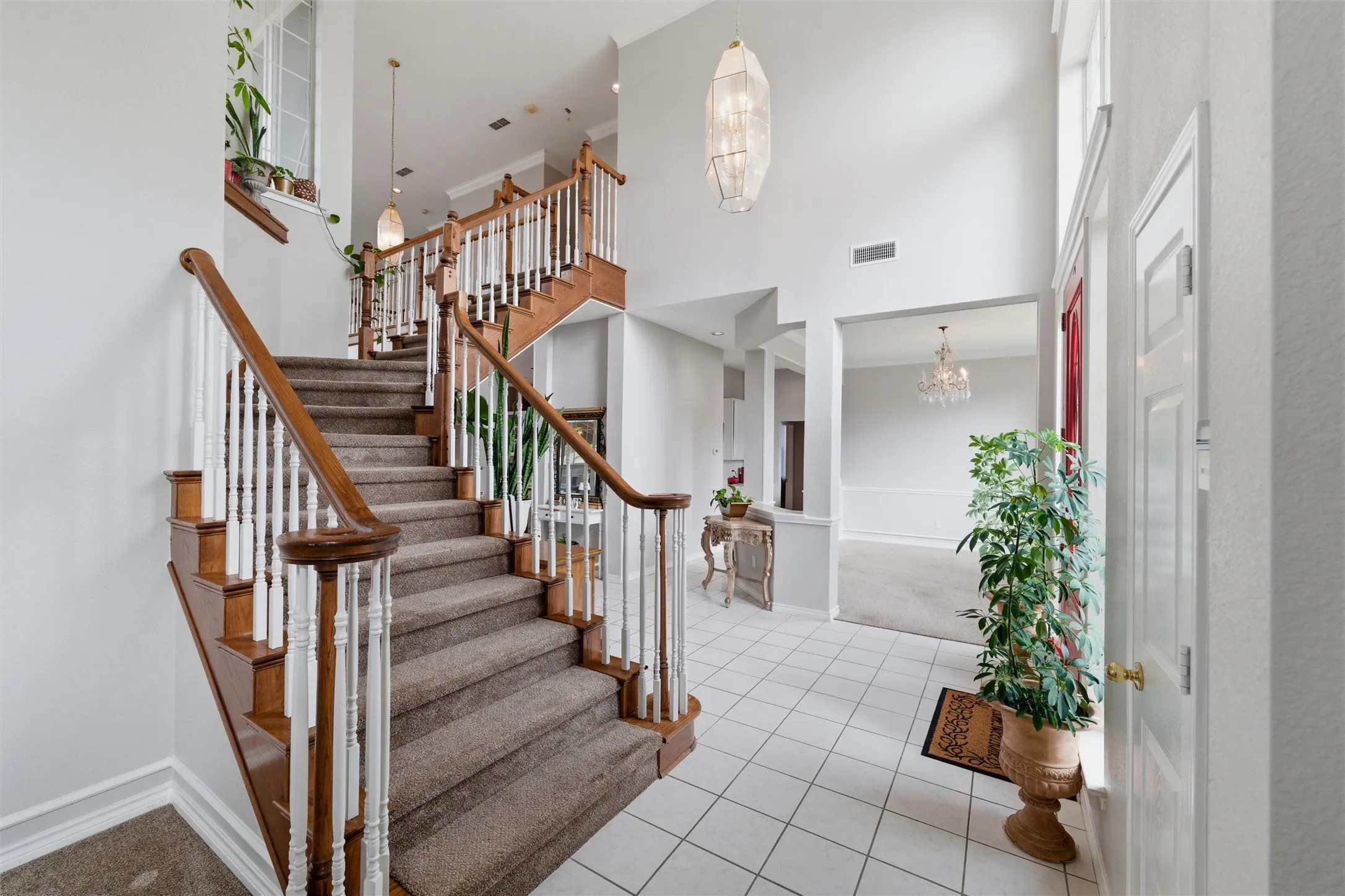 Single Family Residence For Sale in Tarrant County , 3511 Paladium Drive, Grand Prairie, Texas 75052, 5 Bedroom, 5 Bathroom, 3 Garage spaces, 4,325 Sqft, built in 1994, Preowned, mls#21224527, Real Estate Agent in Grand Prairie, Homes For Sale in Tarrant county, Homes For Sale in Grand Prairie, Realtor in Grand Prairie Texas, Real Estate Brokerage Independent Realty Texas, Luminita Cordes Realtor