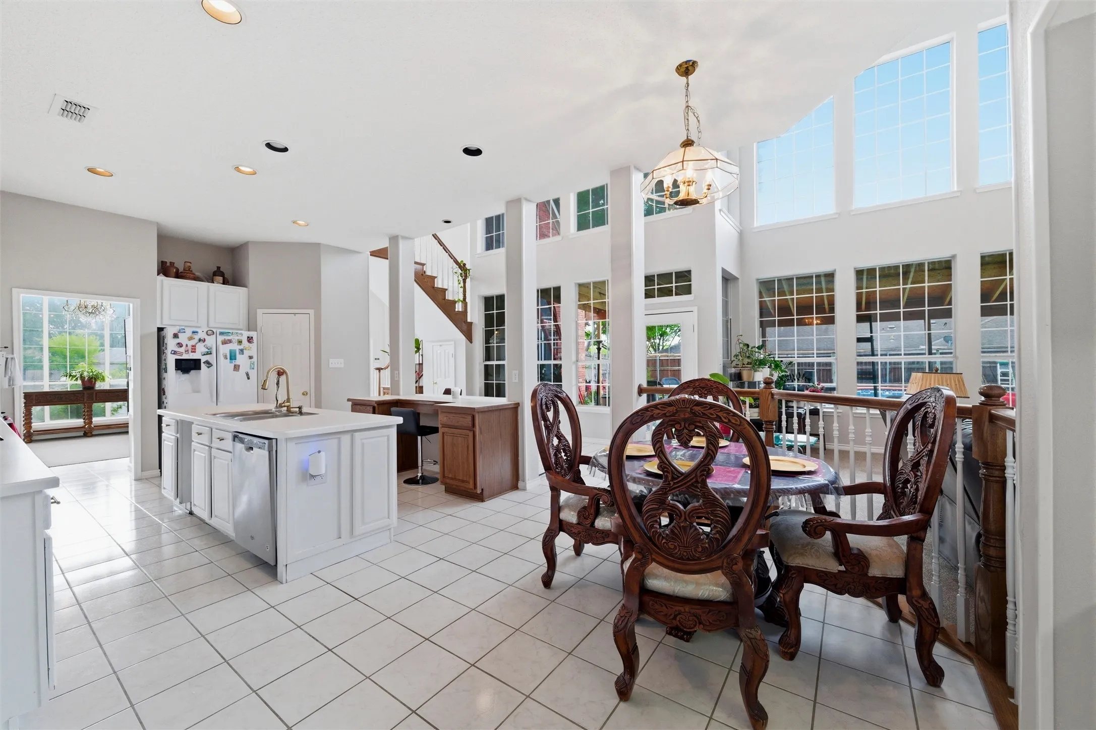 Single Family Residence For Sale in Tarrant County , 3511 Paladium Drive, Grand Prairie, Texas 75052, 5 Bedroom, 5 Bathroom, 3 Garage spaces, 4,325 Sqft, built in 1994, Preowned, mls#21224527, Real Estate Agent in Grand Prairie, Homes For Sale in Tarrant county, Homes For Sale in Grand Prairie, Realtor in Grand Prairie Texas, Real Estate Brokerage Independent Realty Texas, Luminita Cordes Realtor