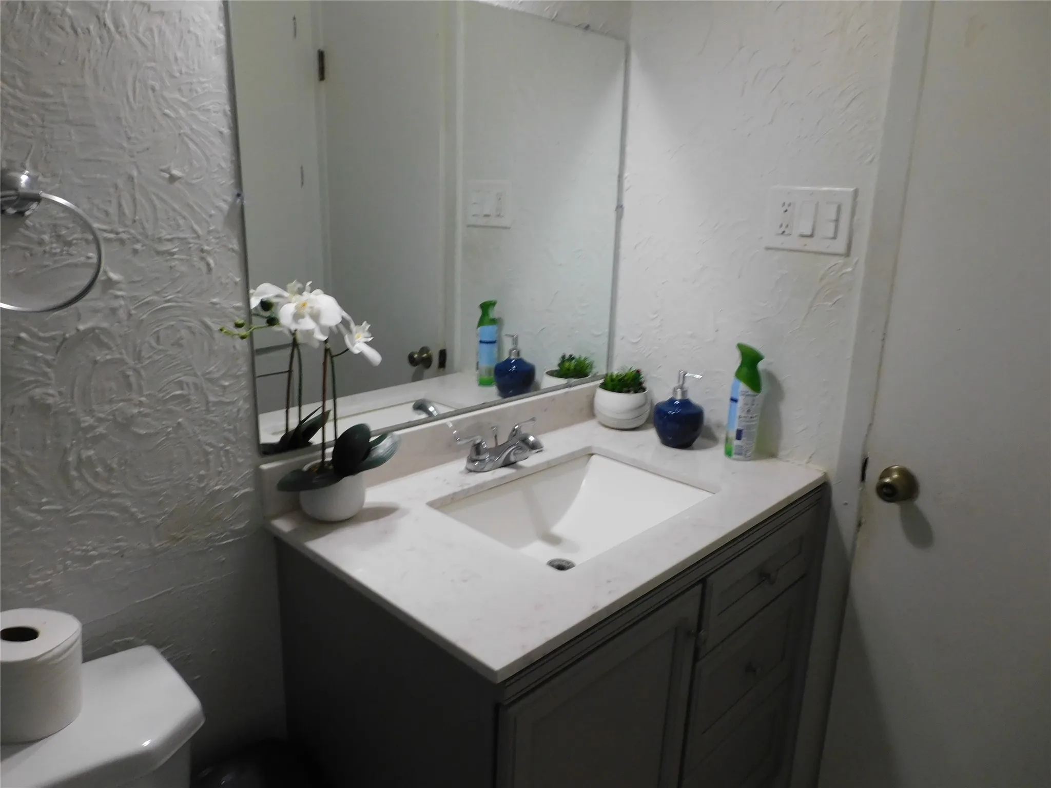 Single Family Residence For Sale in Dallas County , 925 Shorecrest Drive, Garland, Texas 75040, 3 Bedroom, 3 Bathroom, Garage spaces, 1,324 Sqft, built in 1969, mls#21223567, Real Estate Agent in Garland, Homes For Sale in Dallas county, Homes For Sale in Garland, Realtor in Garland Texas, Real Estate Brokerage Independent Realty Texas, Luminita Cordes Realtor